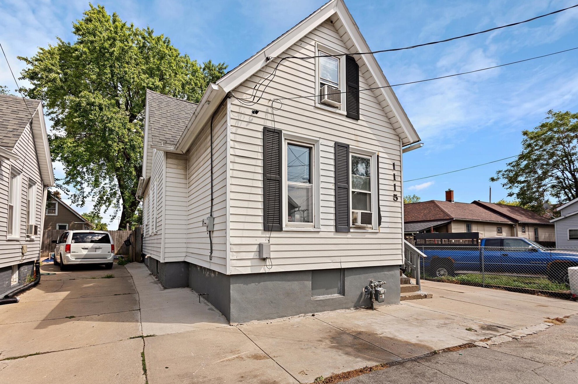 1115 Hartman Ct, Racine, WI 53404-3041