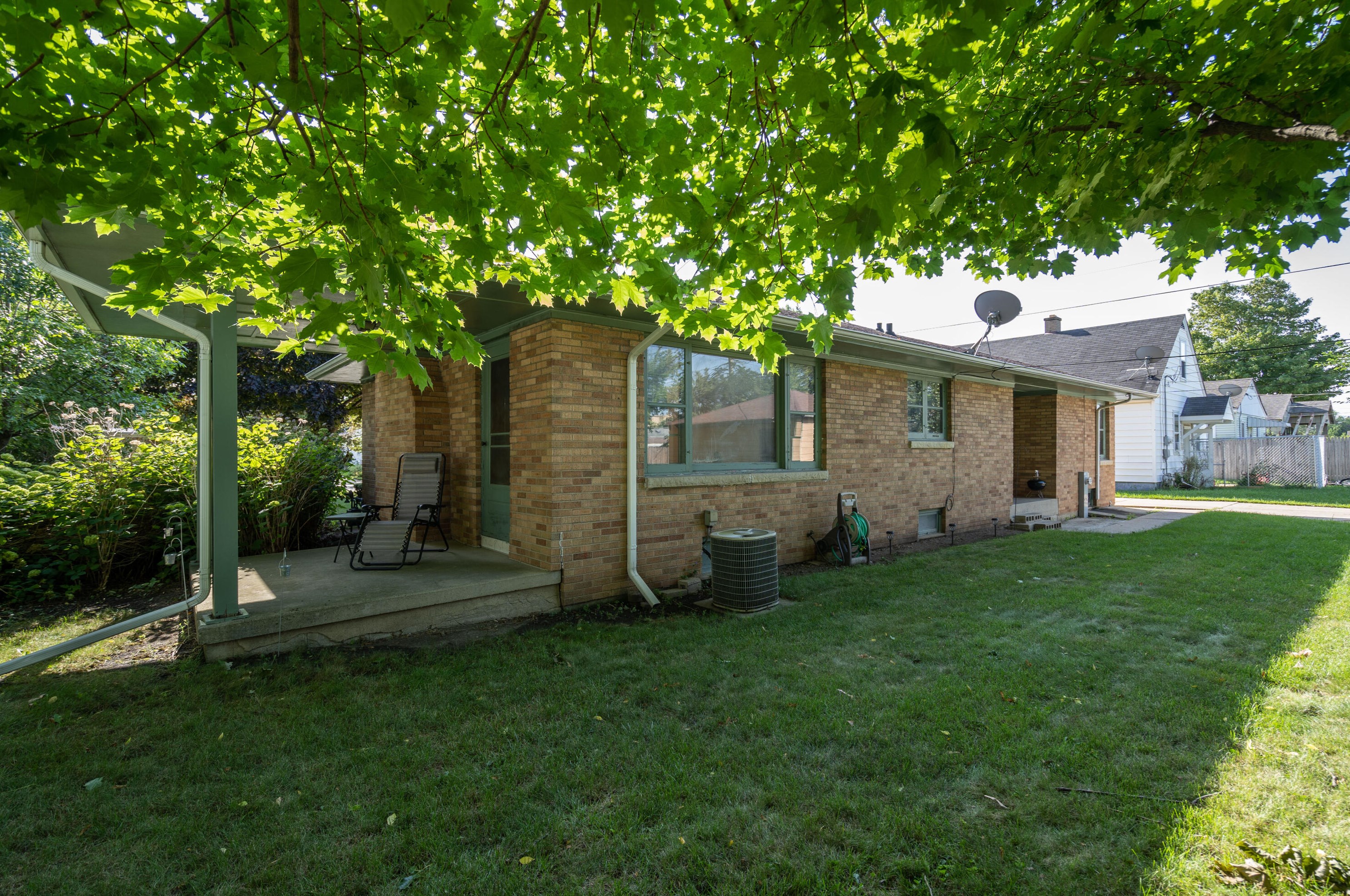 2506 Ashland Ave, Racine, WI 53403-2914