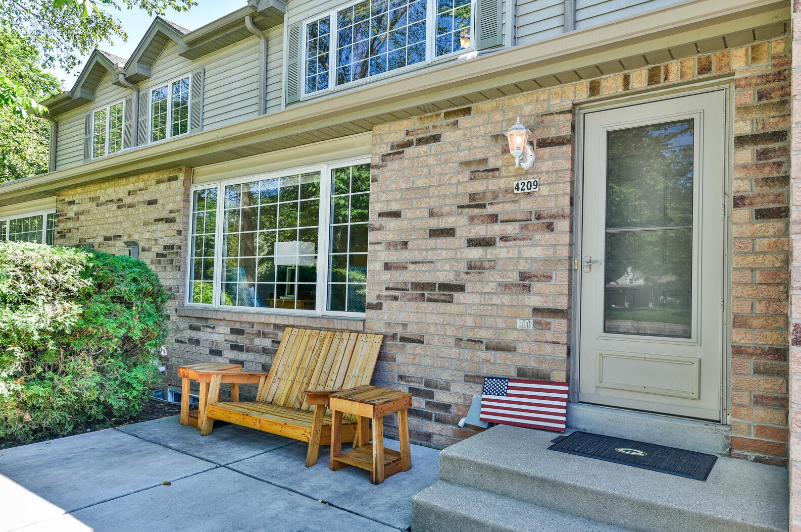 4209 Grange Ave, Milwaukee, WI 53221-3053