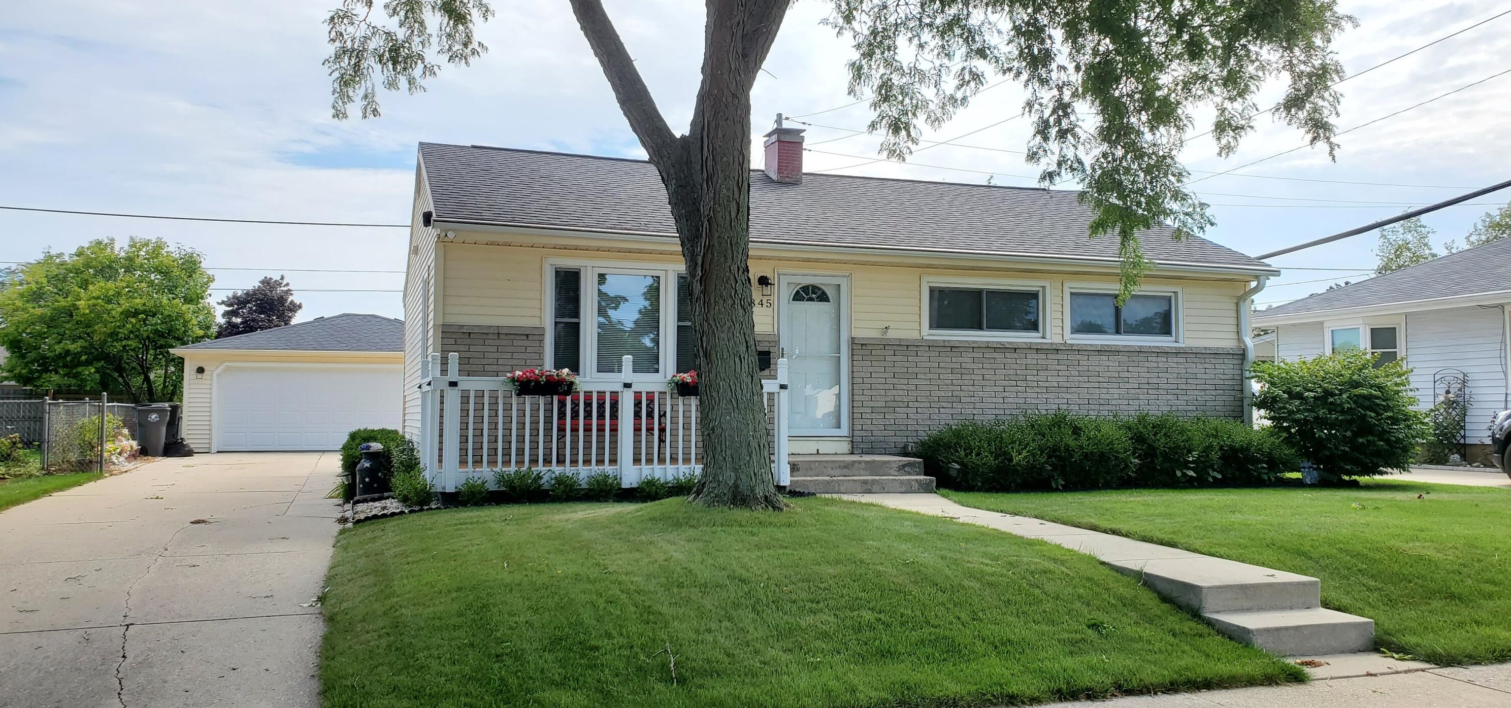 3845 Henry Ave, Cudahy, WI 53110-3121