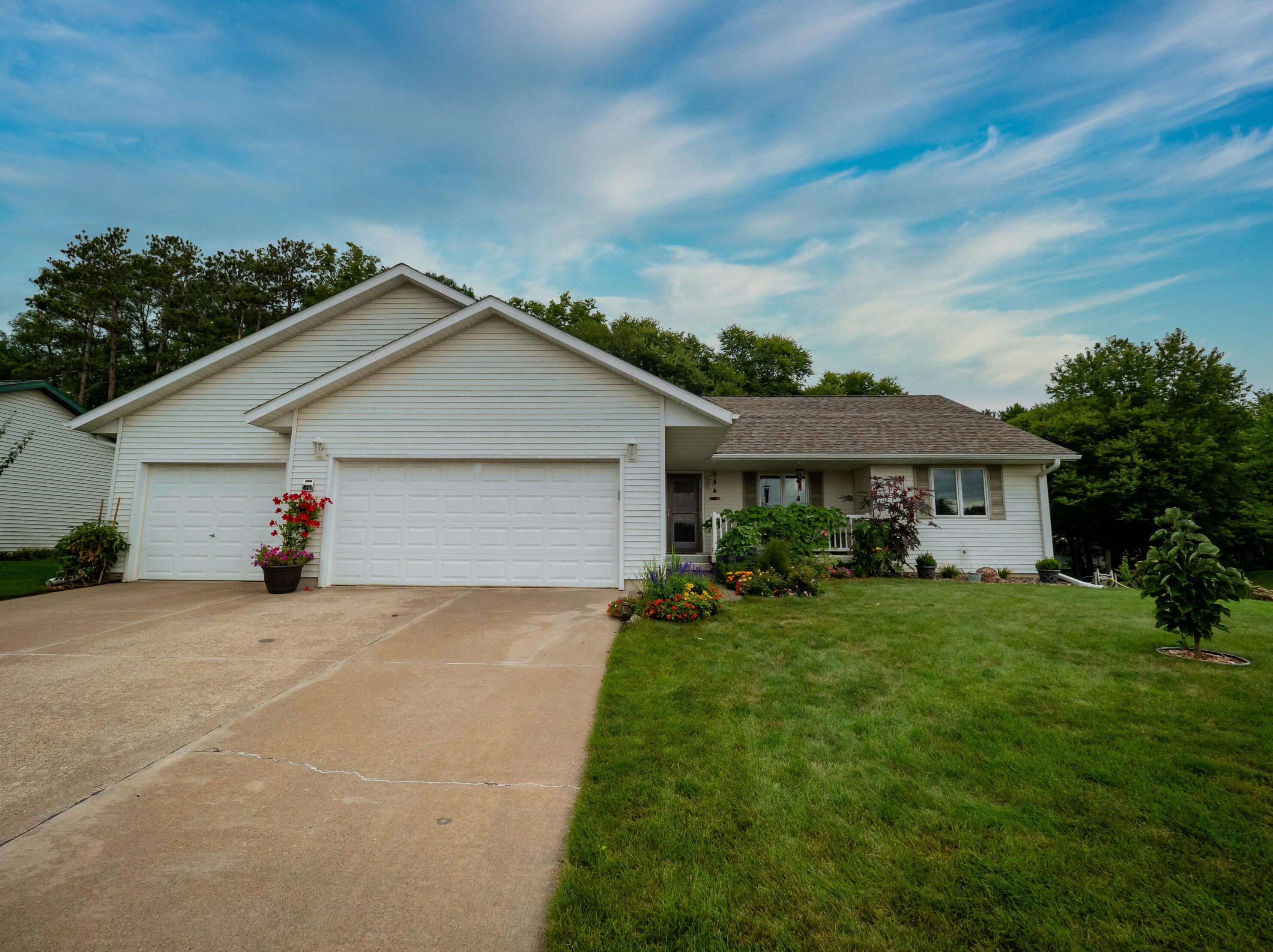 921 Packer Dr, Holmen, WI 54636