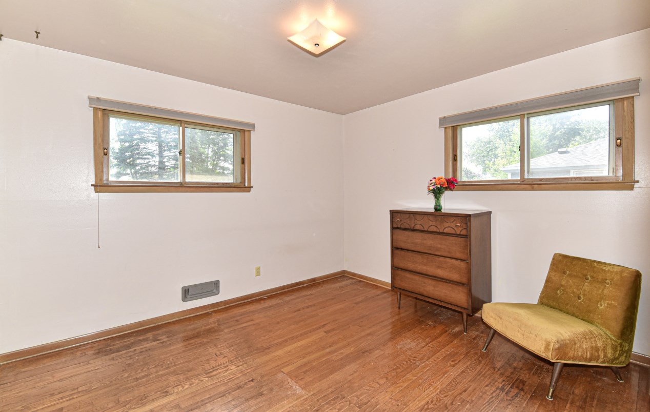 3415 Oak Creek Dr, Oak Creek WI  53154-4133 exterior