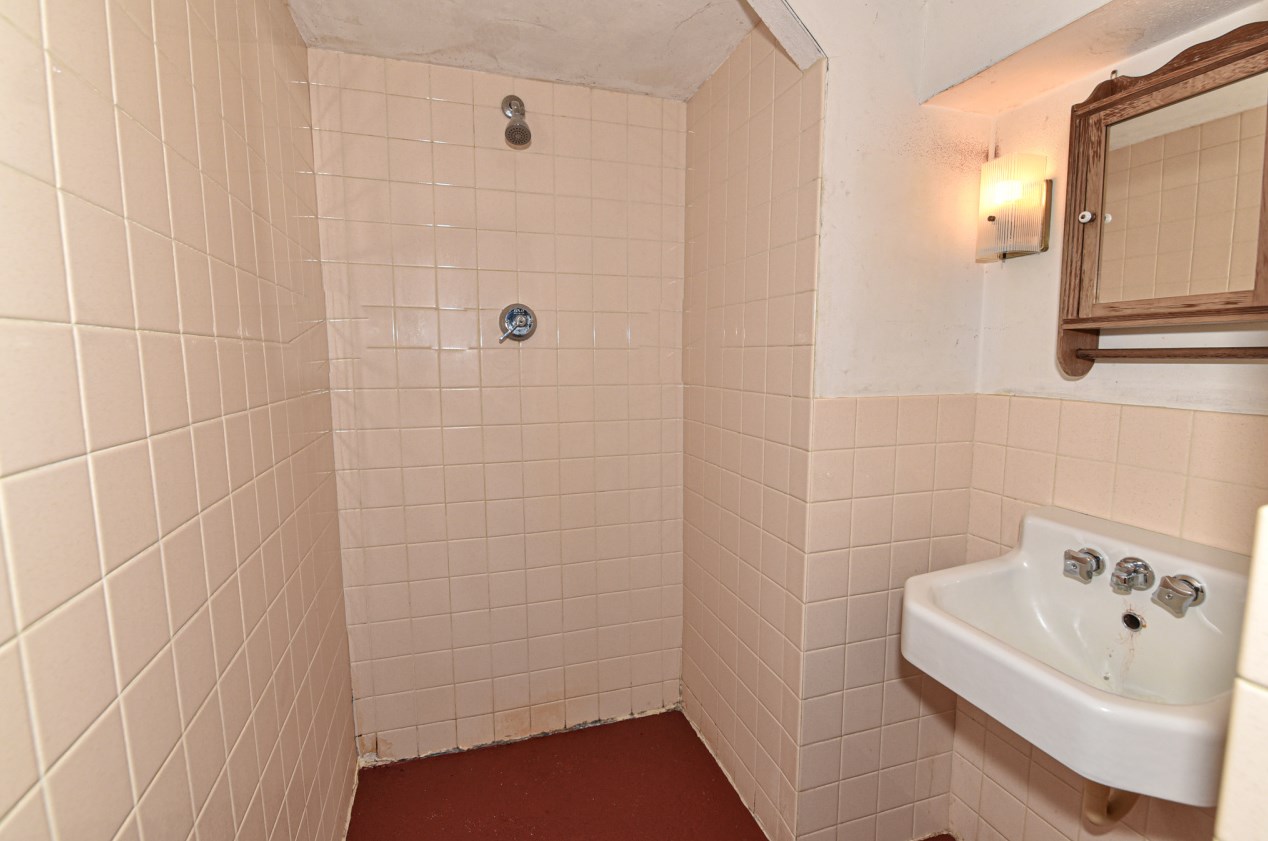 3415 Oak Creek Dr, Oak Creek WI  53154-4133 exterior