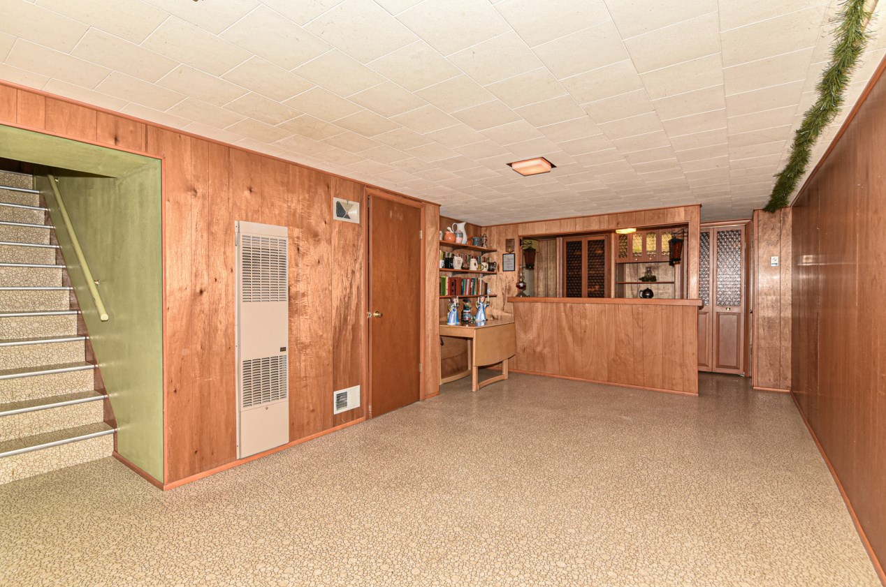 3415 Oak Creek Dr, Oak Creek WI  53154-4133 exterior