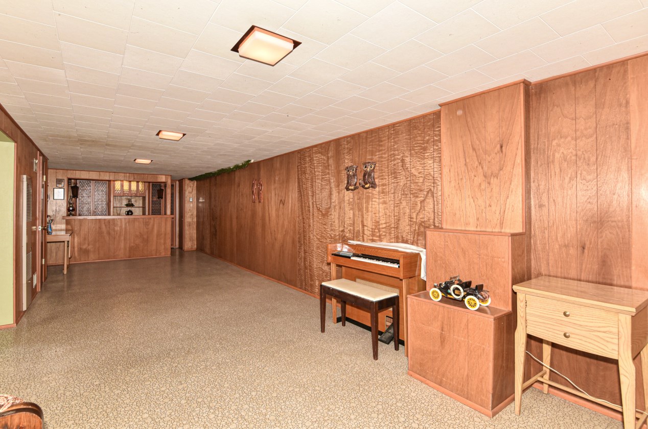 3415 Oak Creek Dr, Oak Creek WI  53154-4133 exterior