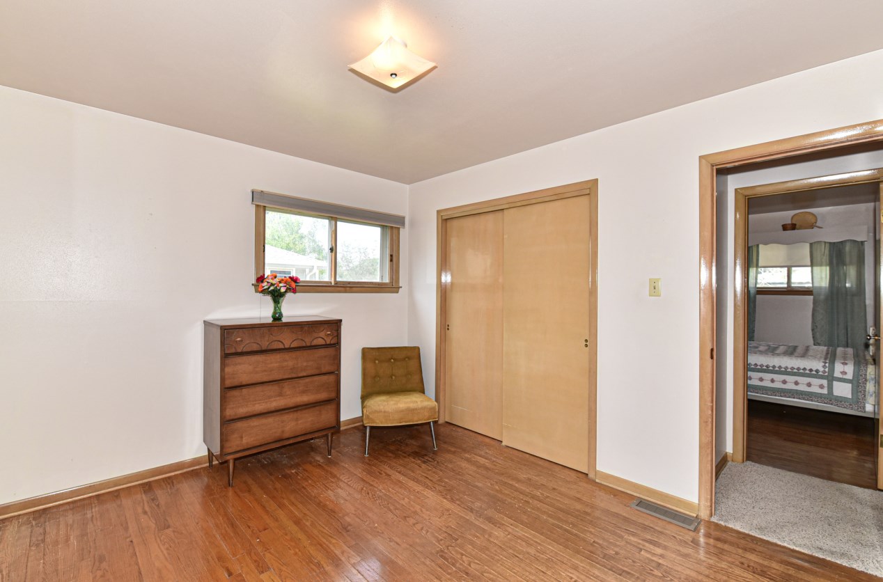 3415 Oak Creek Dr, Oak Creek WI  53154-4133 exterior