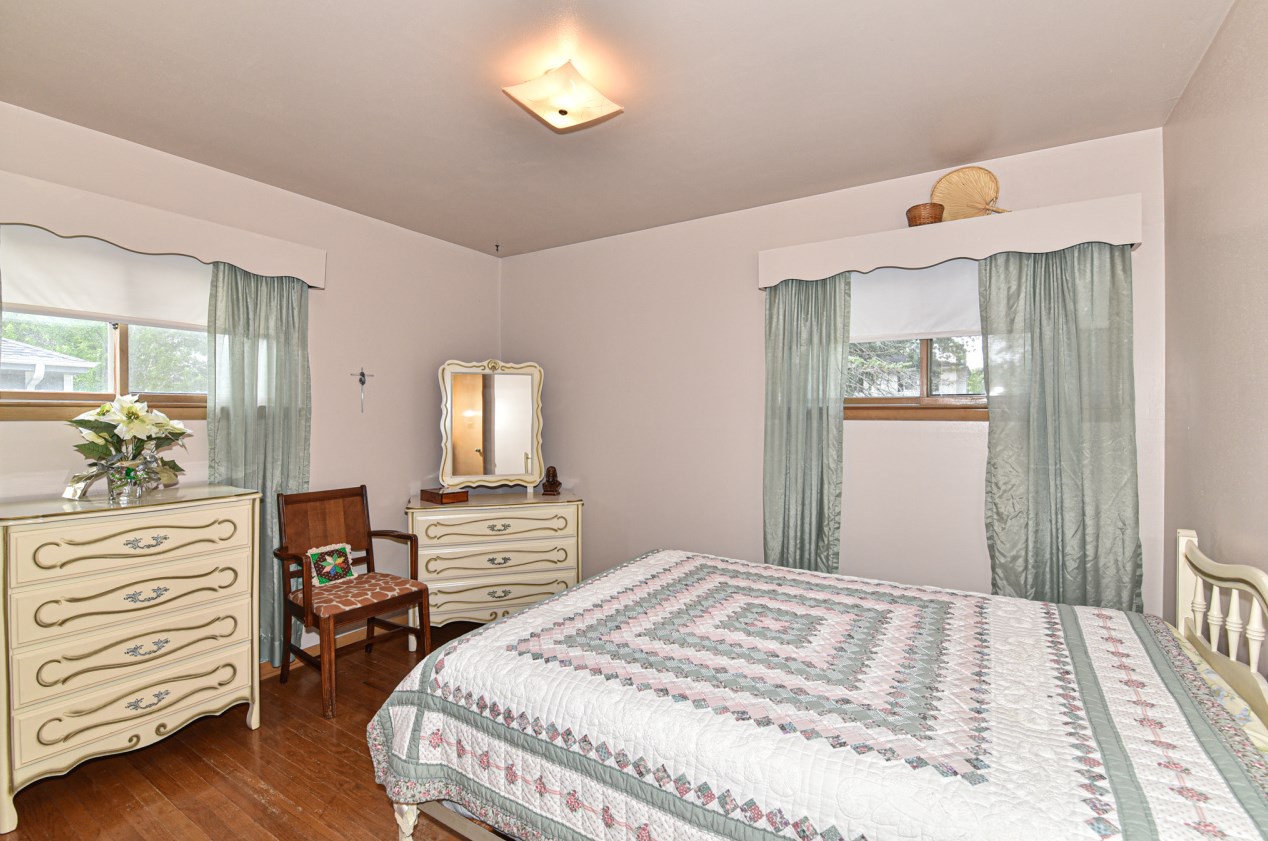 3415 Oak Creek Dr, Oak Creek WI  53154-4133 exterior