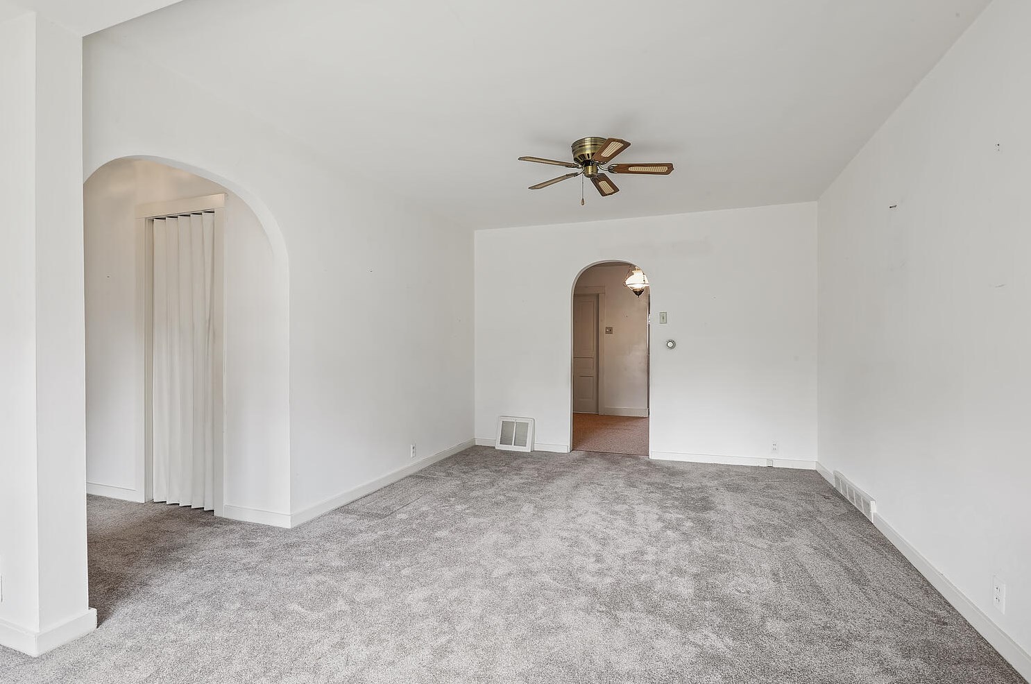 1306 Philippen St, Manitowoc, WI 54220