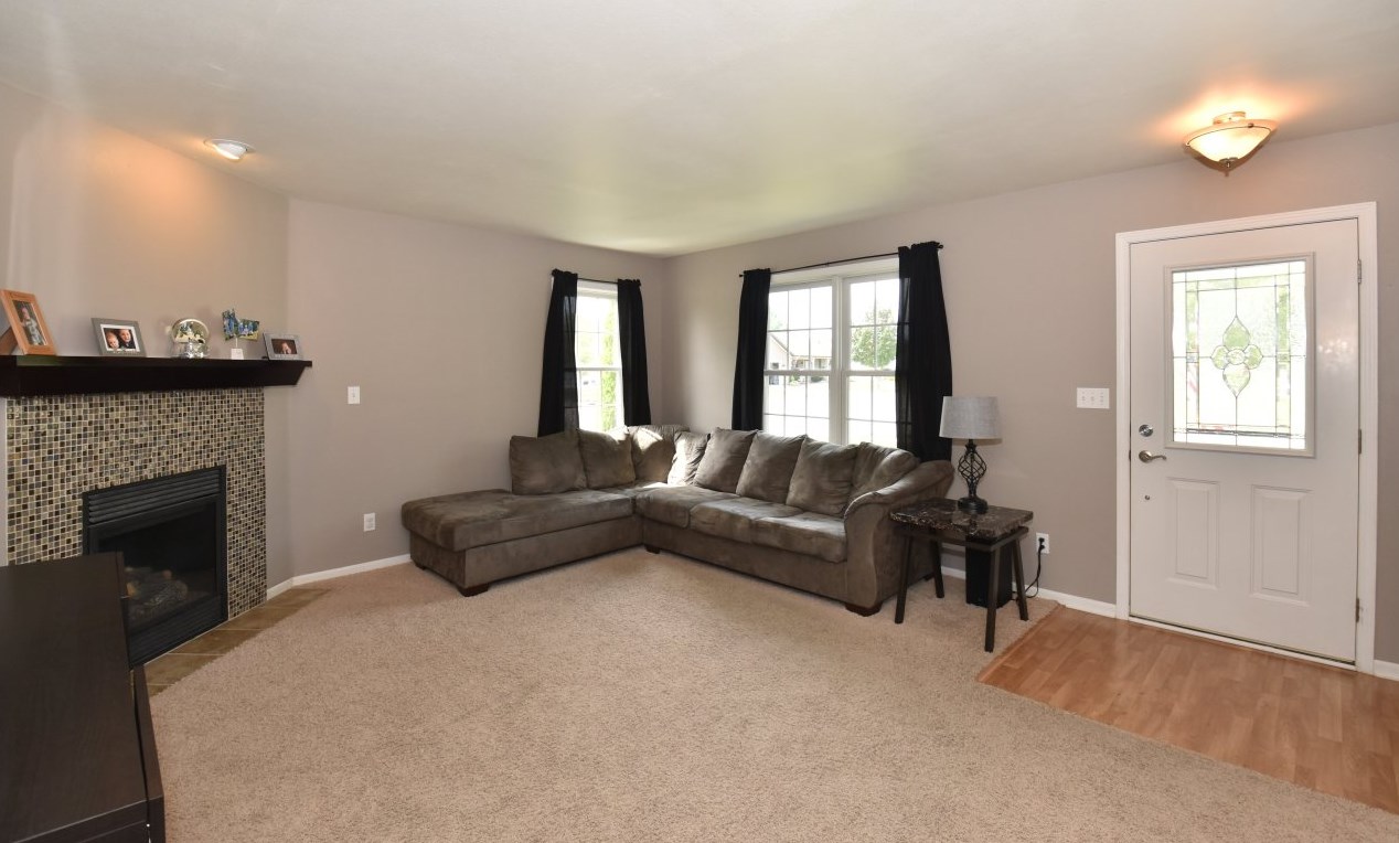 1326 Center St, Hartford, WI 53027-2715