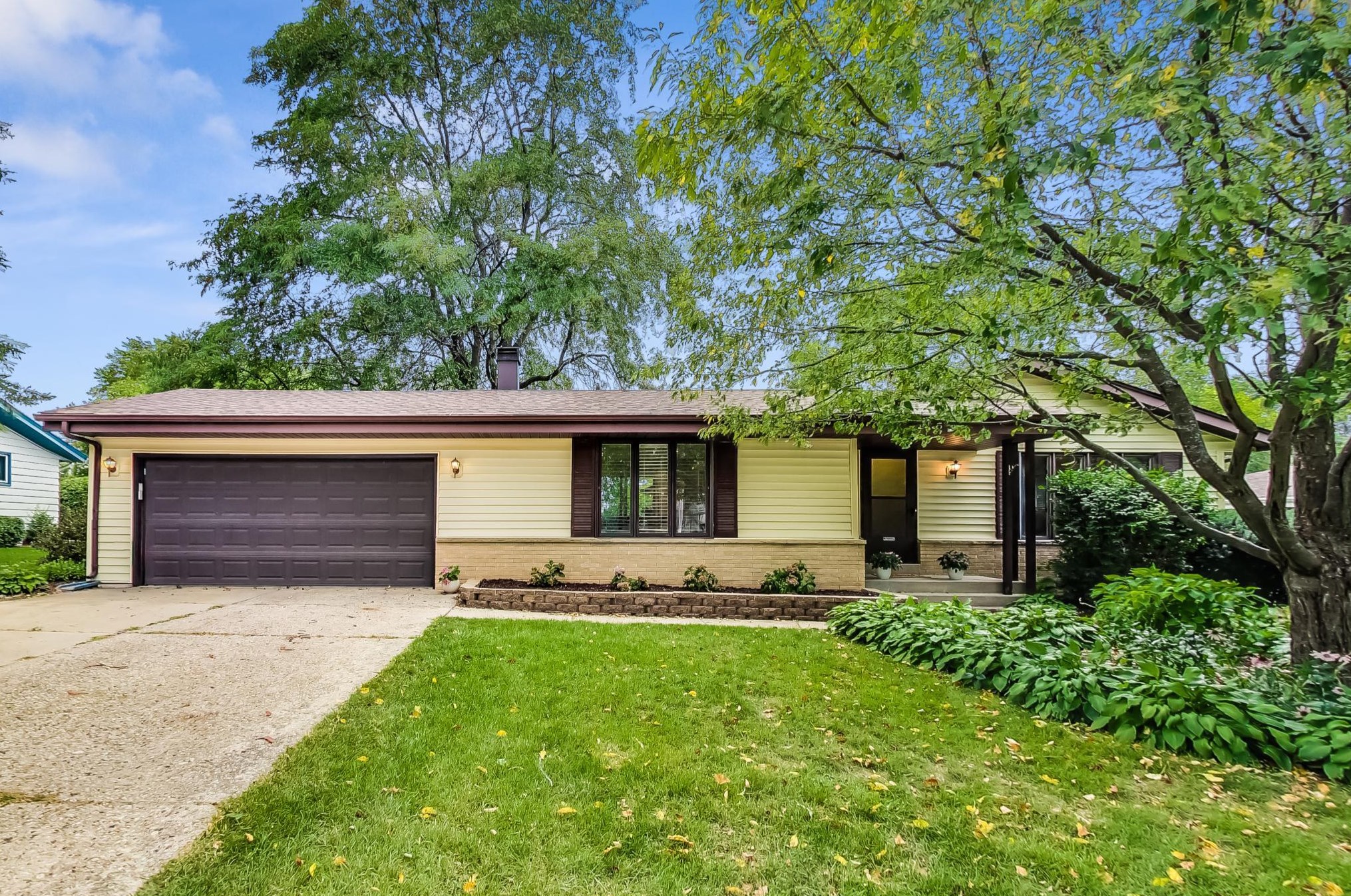 1946 Rambling Rose Rd, Waukesha, WI 53186