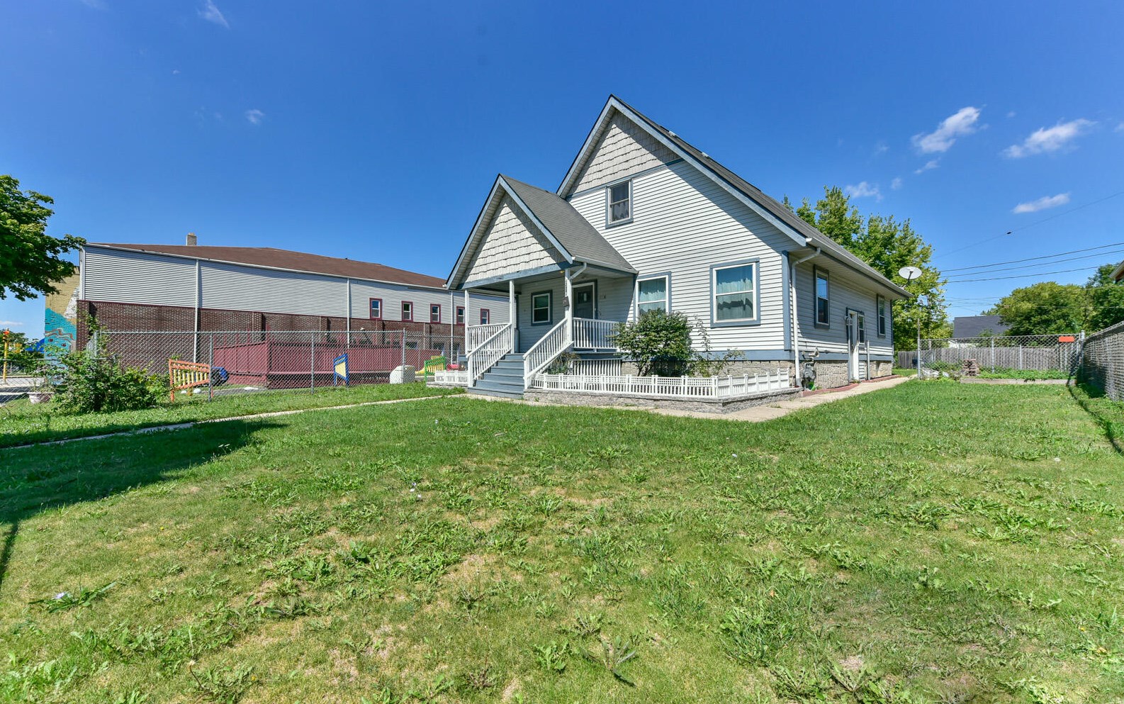 2318 W Walnut St, Milwaukee, WI 53205