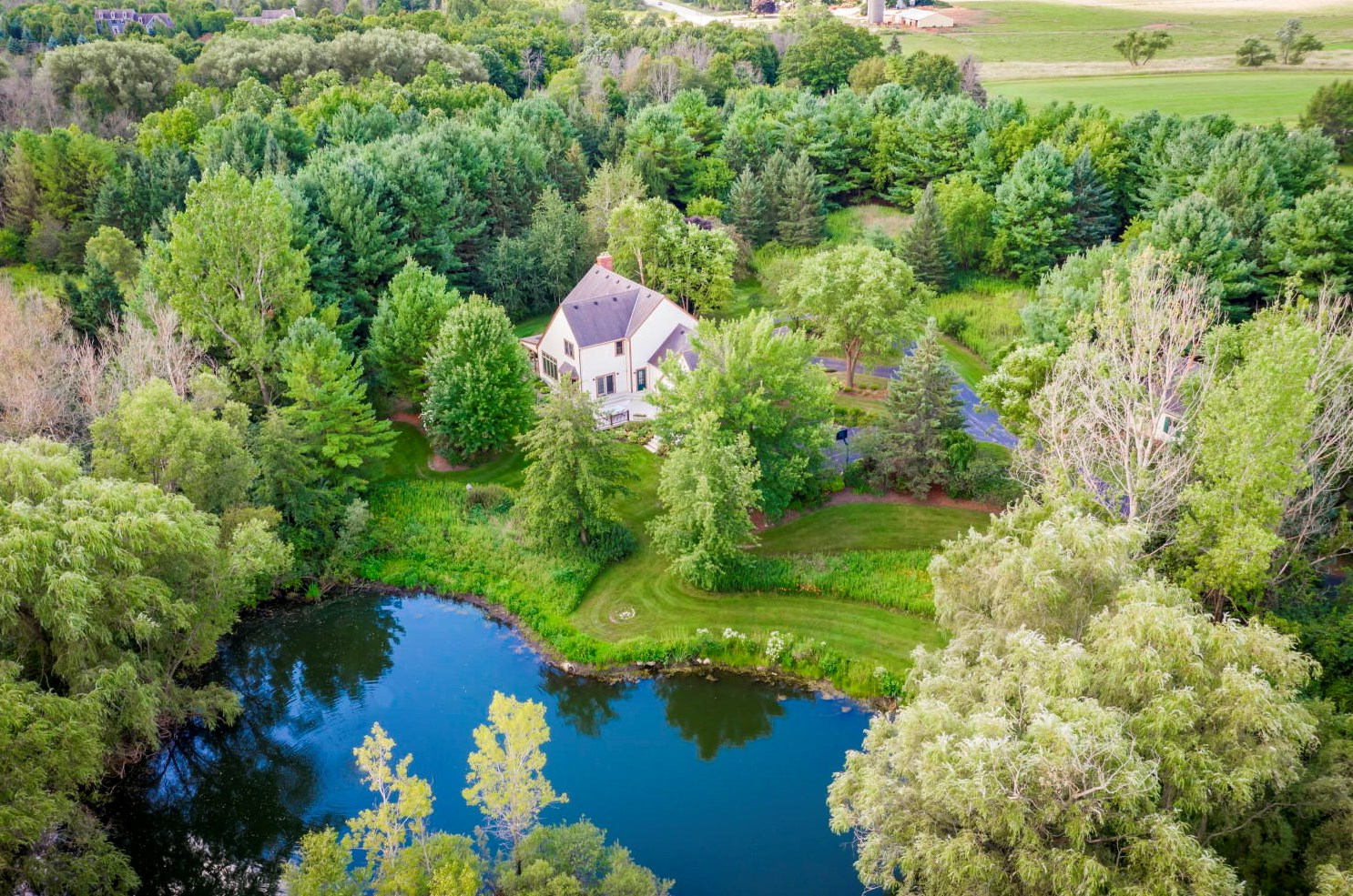 958 Granville Rd, Cedarburg, WI 53012