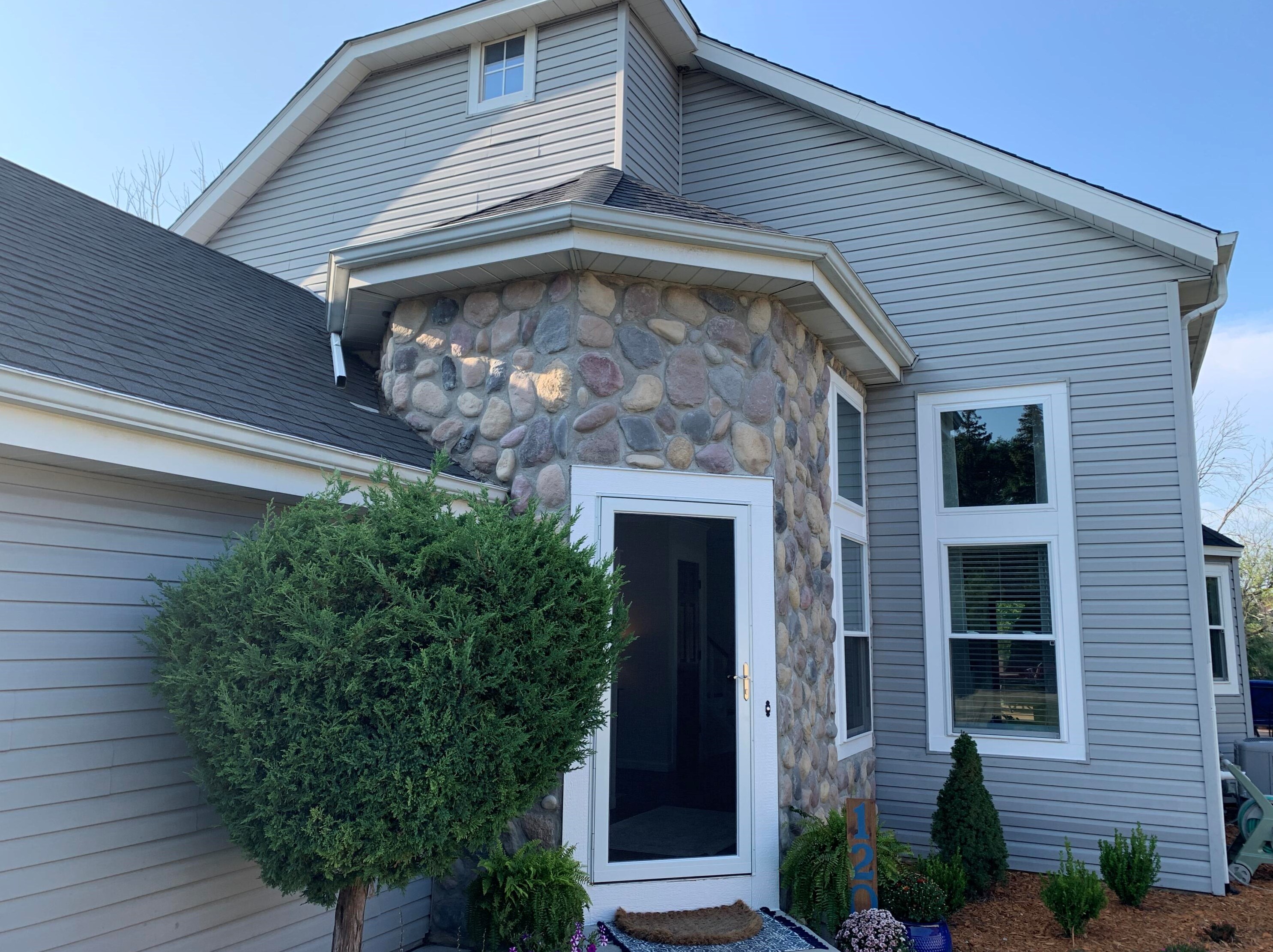 120 Forest Hill Ave, Oak Creek, WI 53154-3051