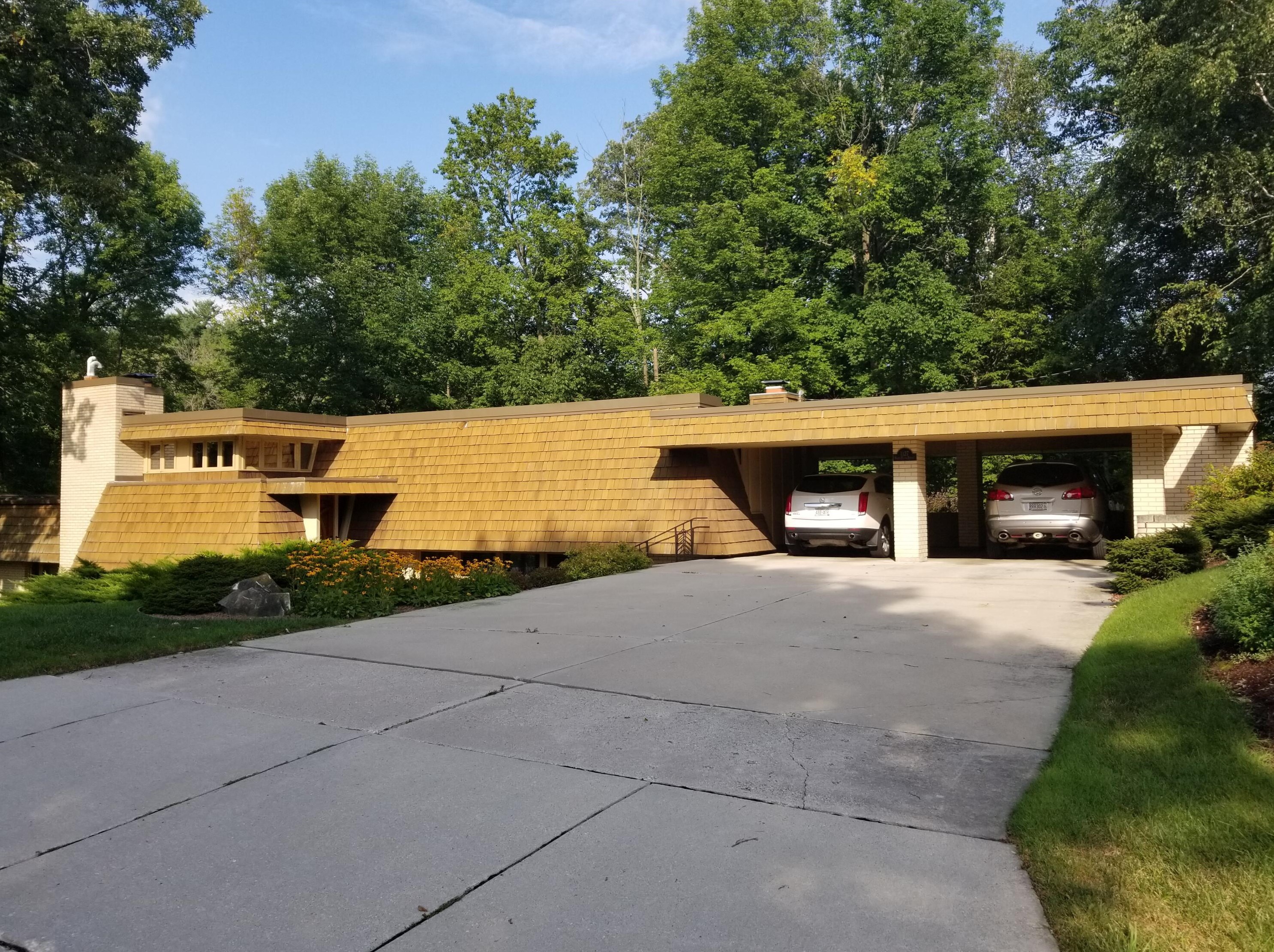 1127 N 5th St, Manitowoc, WI 54220