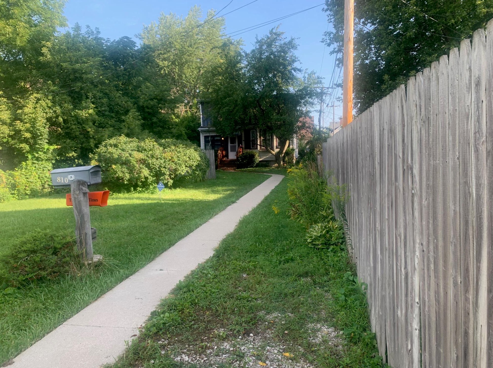 810 English St, Racine, WI 53402-4652