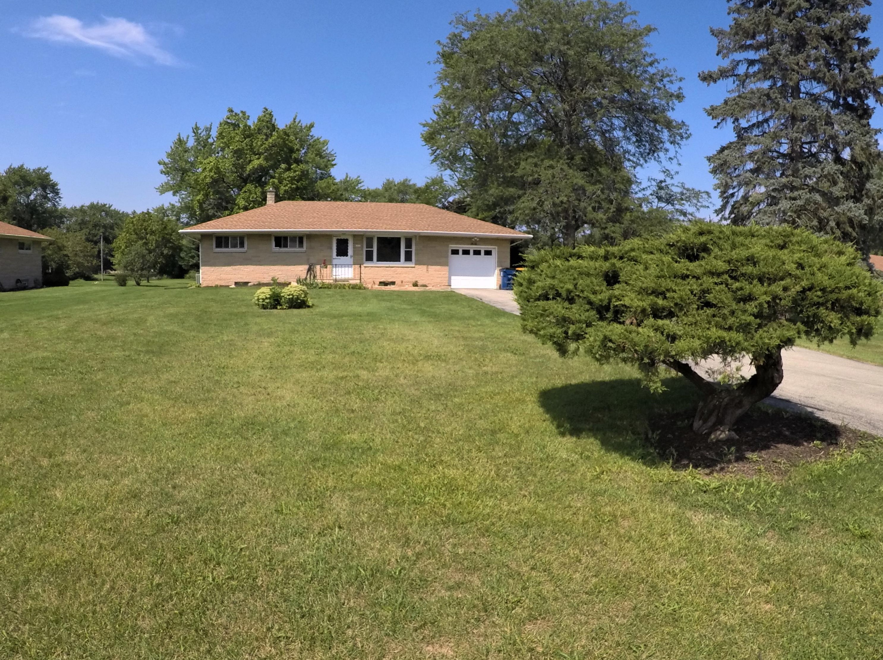 1416 Oakwood Rd, Oak Creek, WI 53154-5834