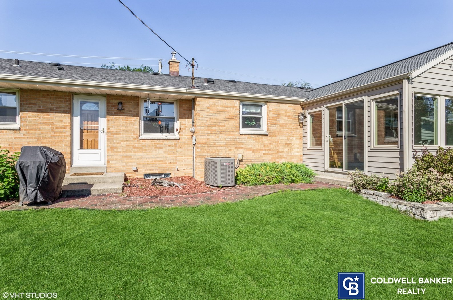 668 S Main St, Hartford, WI 53027