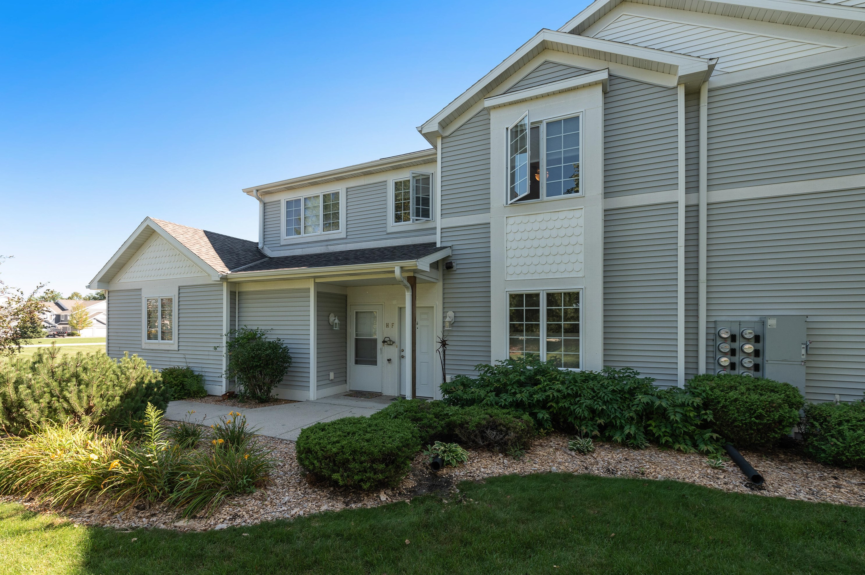 752 Bridlewood Dr #2104f, Hartford, WI 53027
