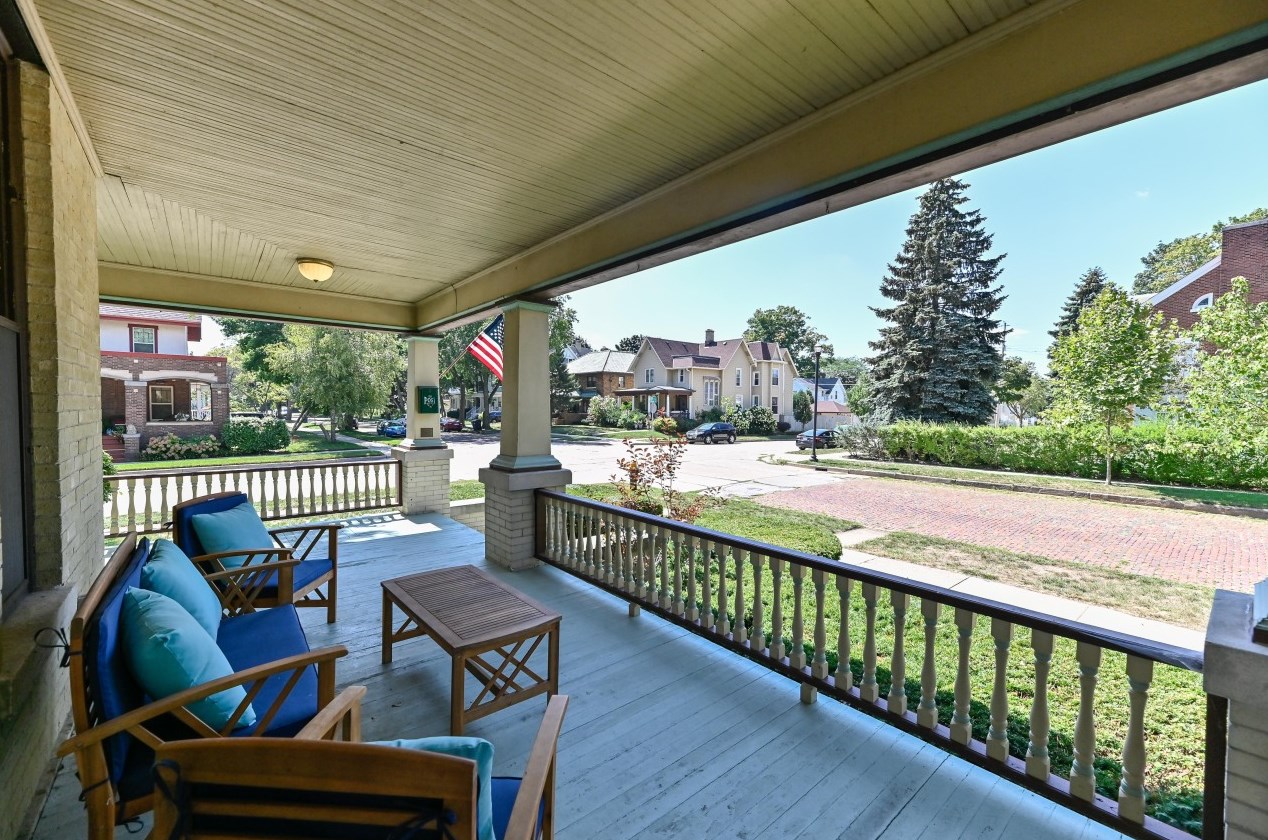 1753 College Ave, Racine, WI 53403-2749