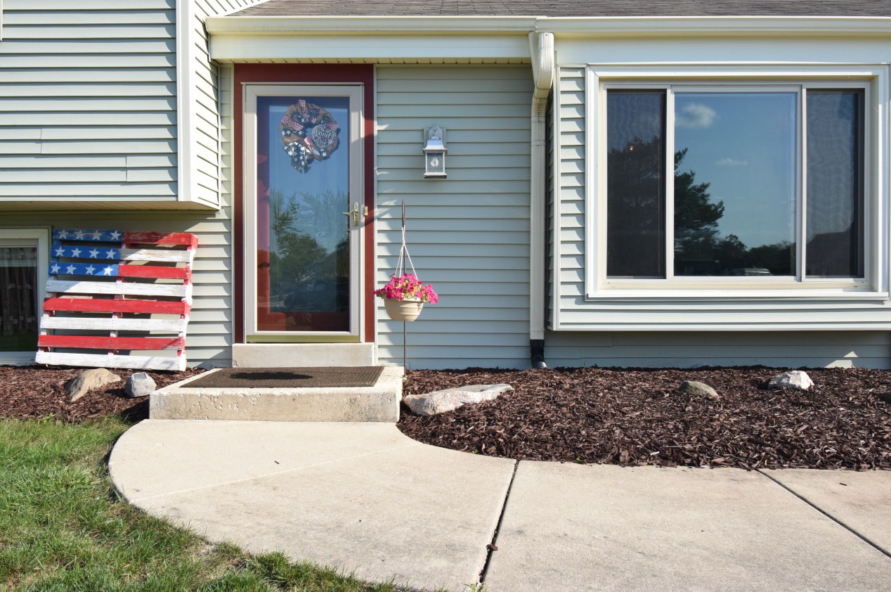 8005 Thistle Ct, Waterford, WI 53185