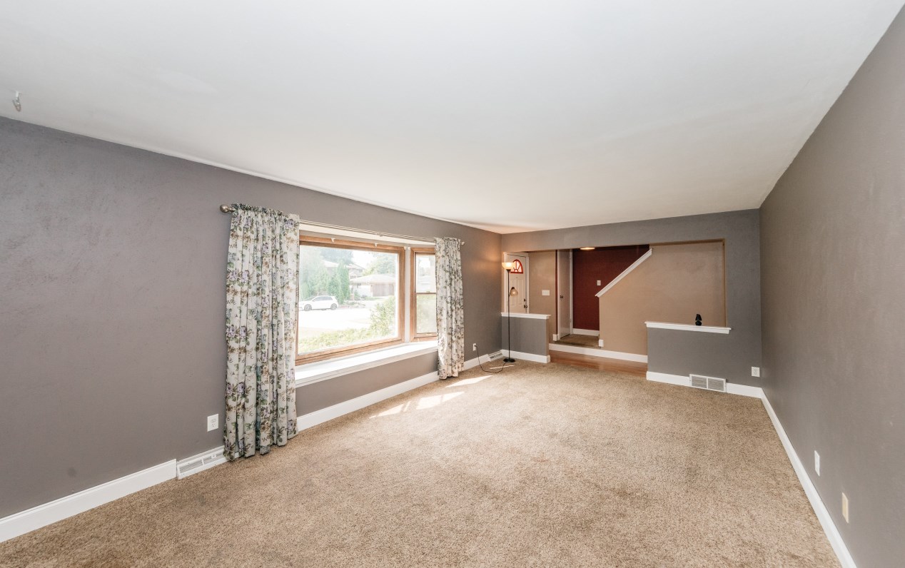 1824 Mackinac Ave, South Milwaukee WI  53172-2930 exterior