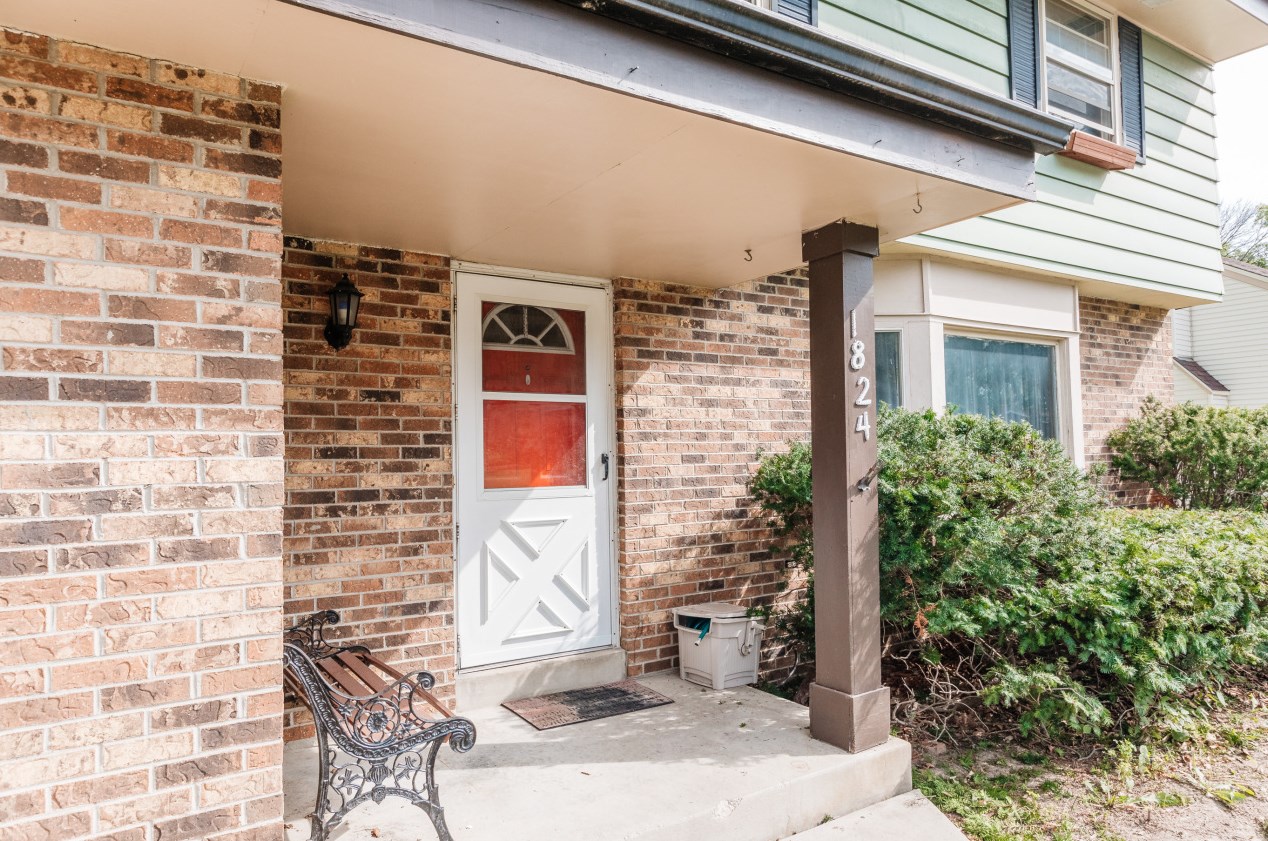 1824 Mackinac Ave, South Milwaukee, WI 53172-2930