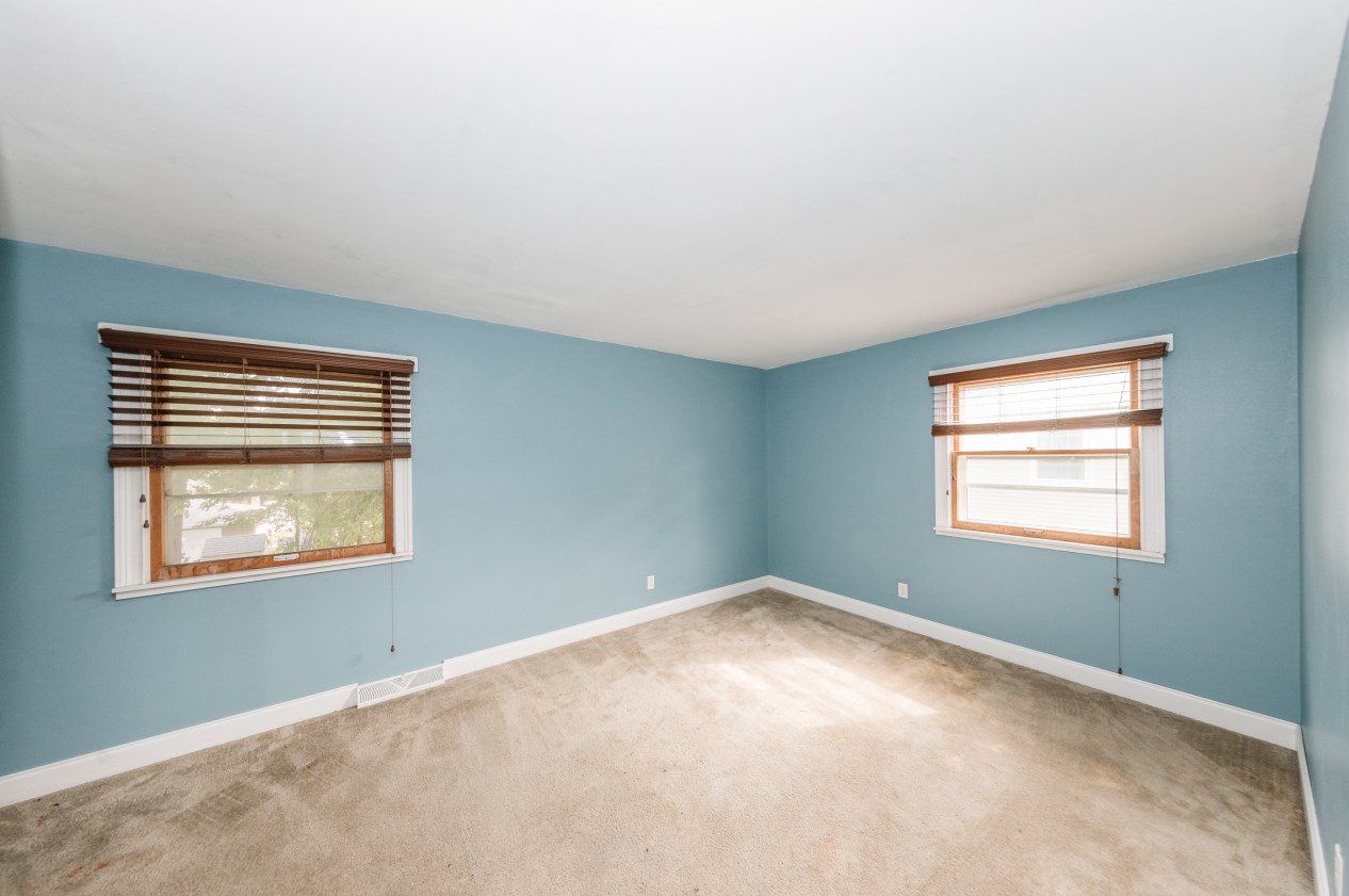 1824 Mackinac Ave, South Milwaukee WI  53172-2930 exterior