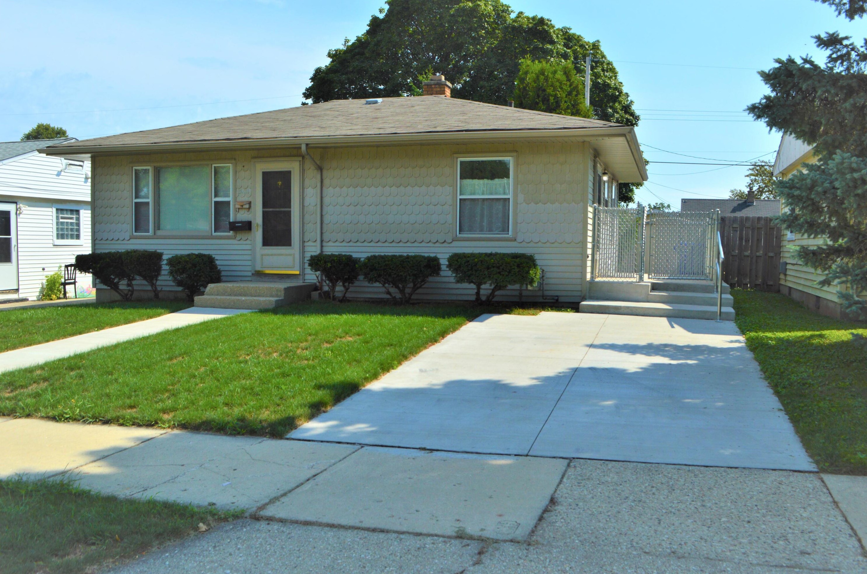 5611 44th Ave, Kenosha, WI 53144