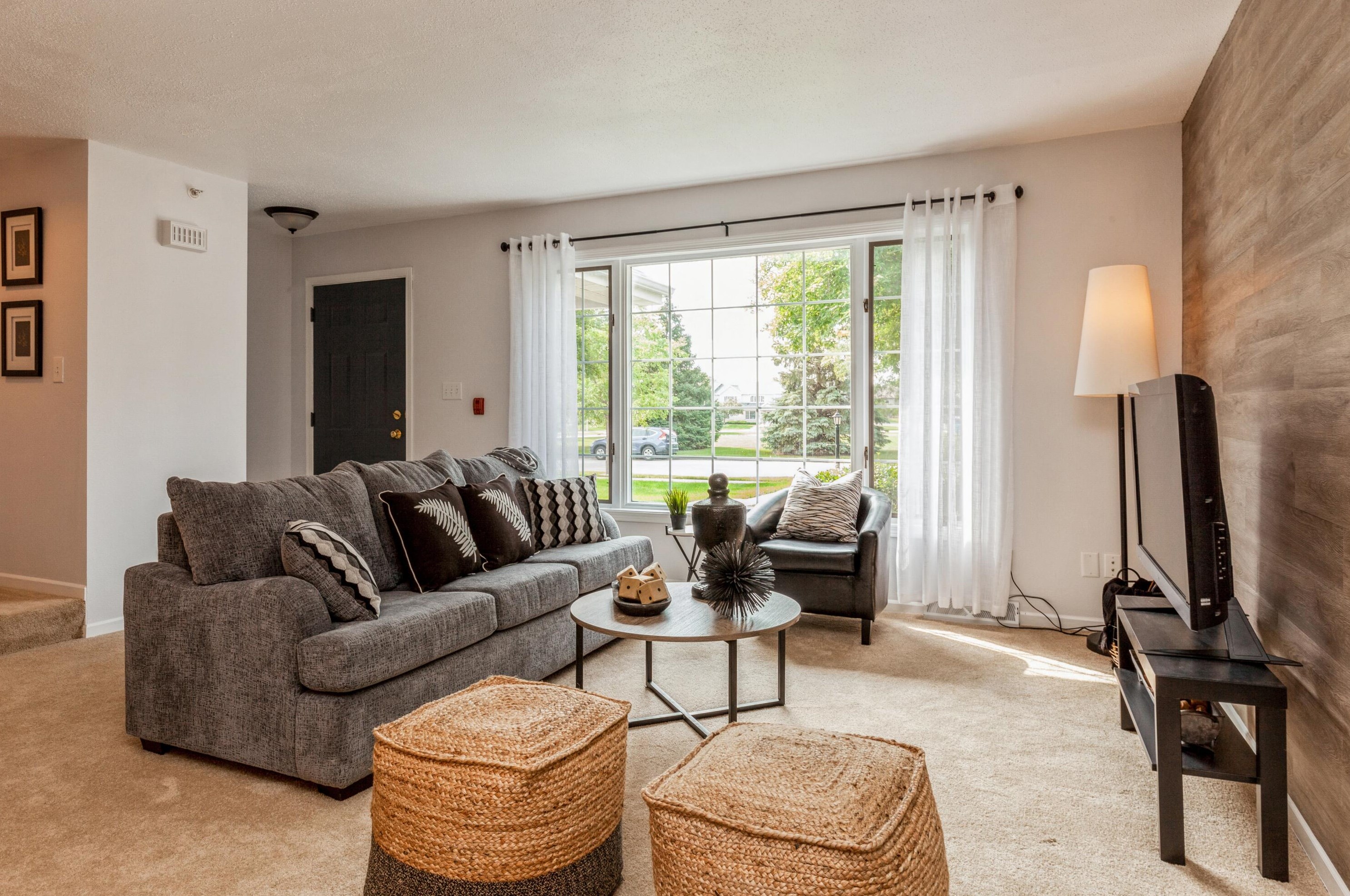 10264 W Whitnall Edge Circle #c, Hales Corners, WI 53132