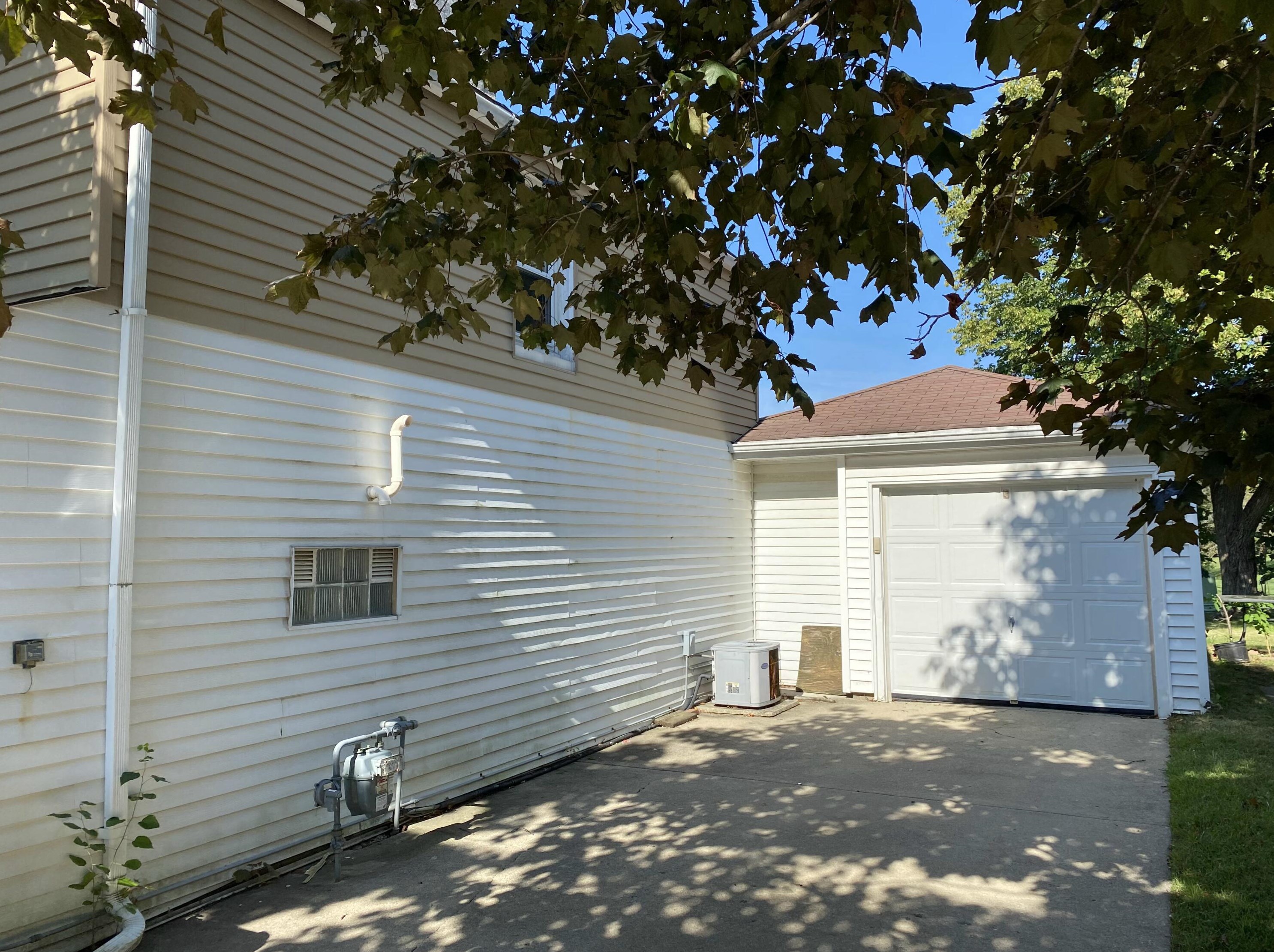 5719 Clover Ln, Greendale, WI 53129