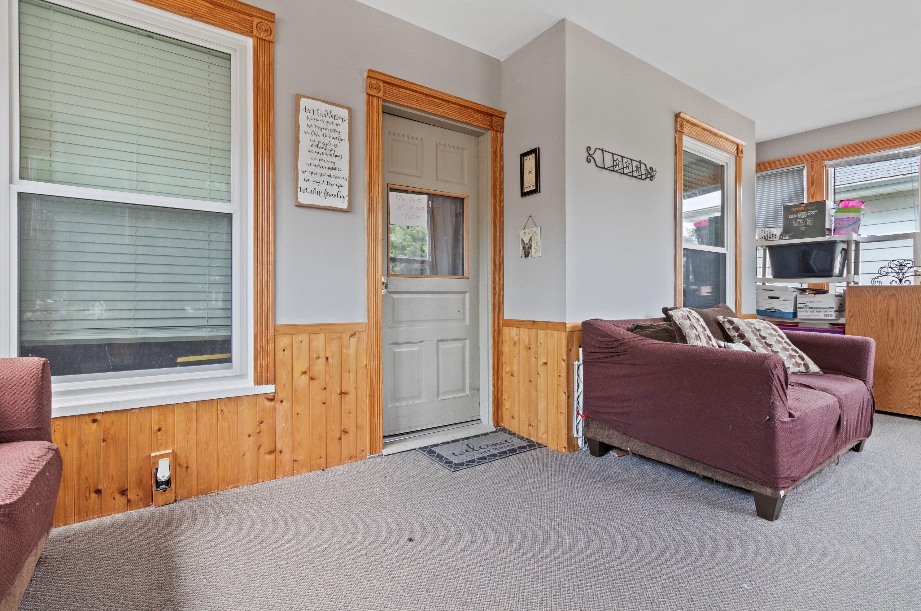 1240 Grove Ave, Racine, WI 53405-3043