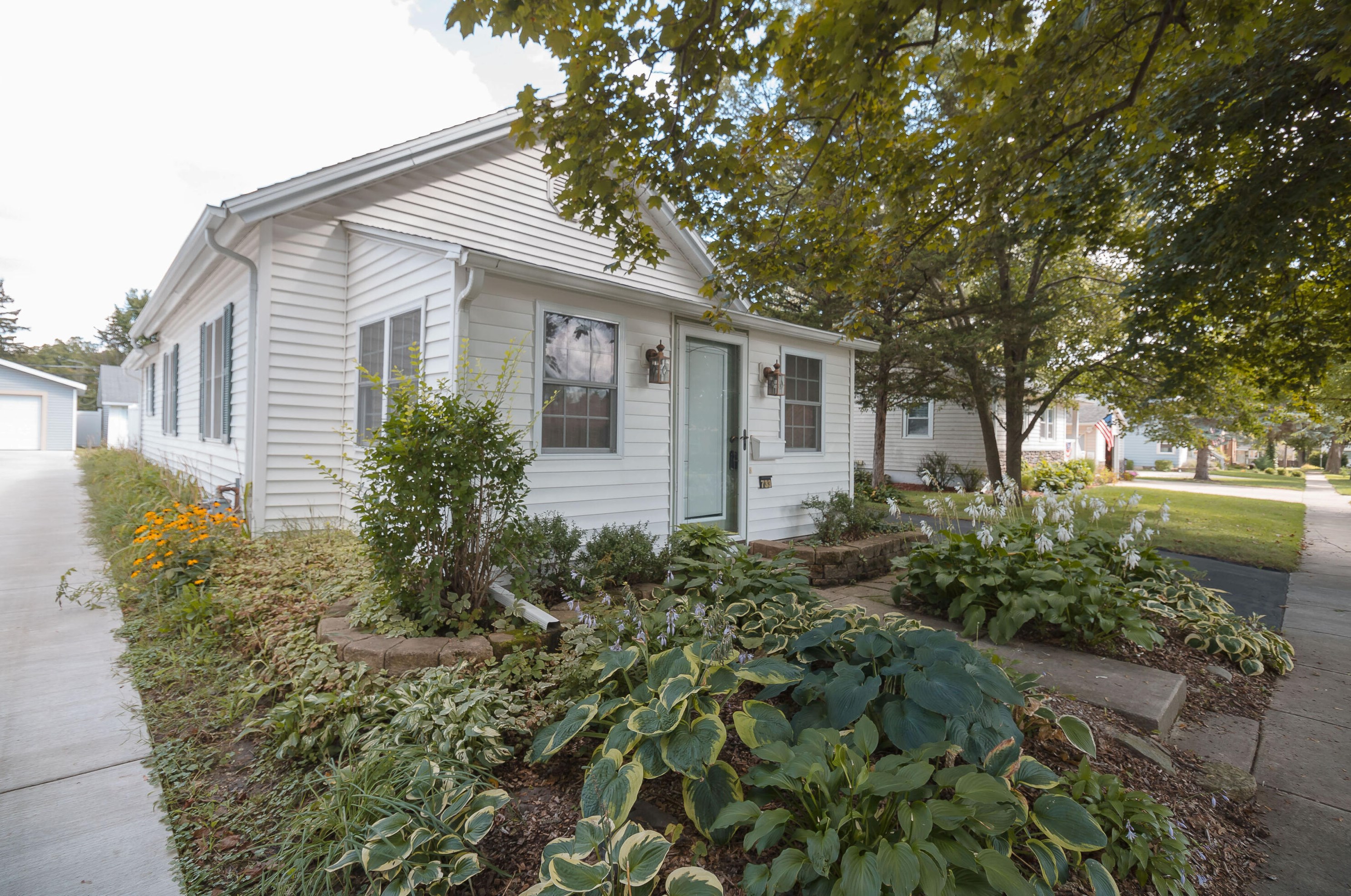 733 Rogers Ct, Lake Geneva, WI 53147