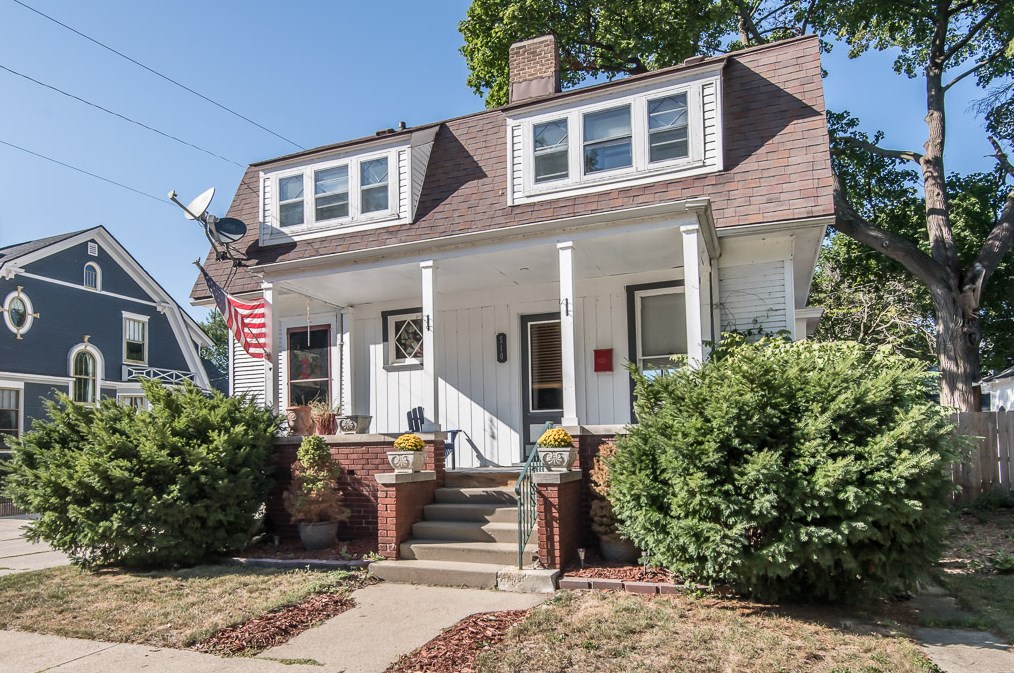510 De Koven Ave, Racine, WI 53403-2754