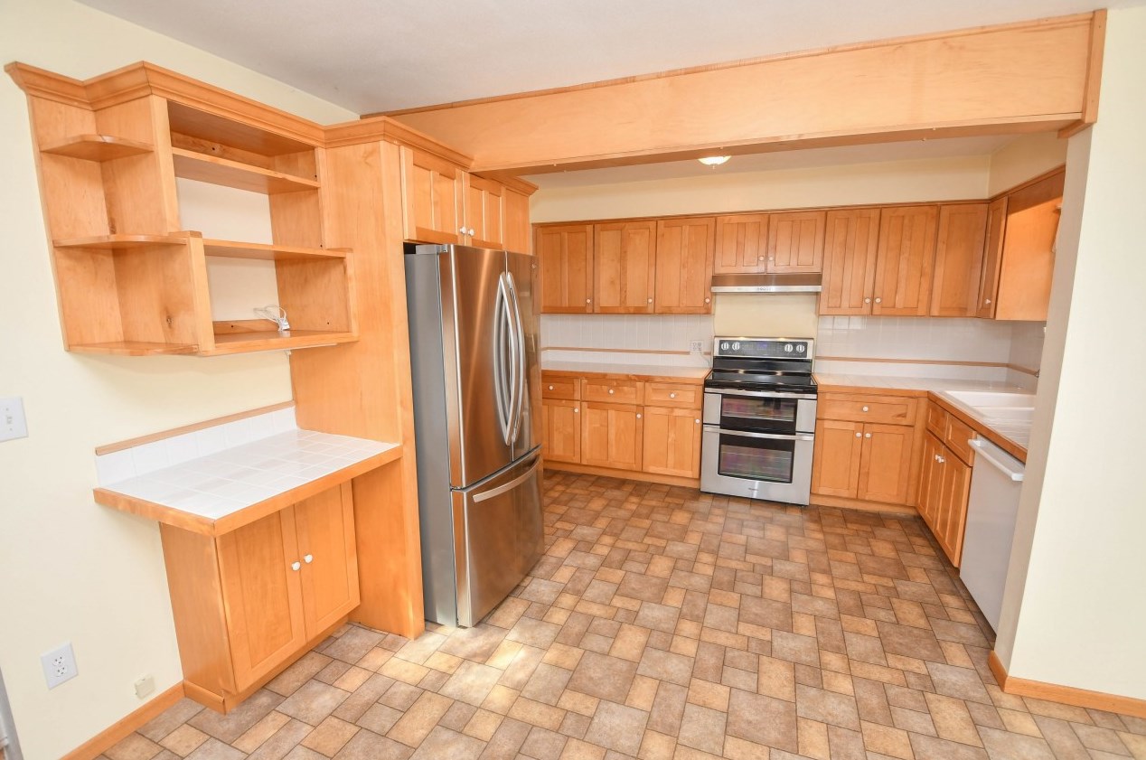 619 Elm St, Hartford, WI 53027