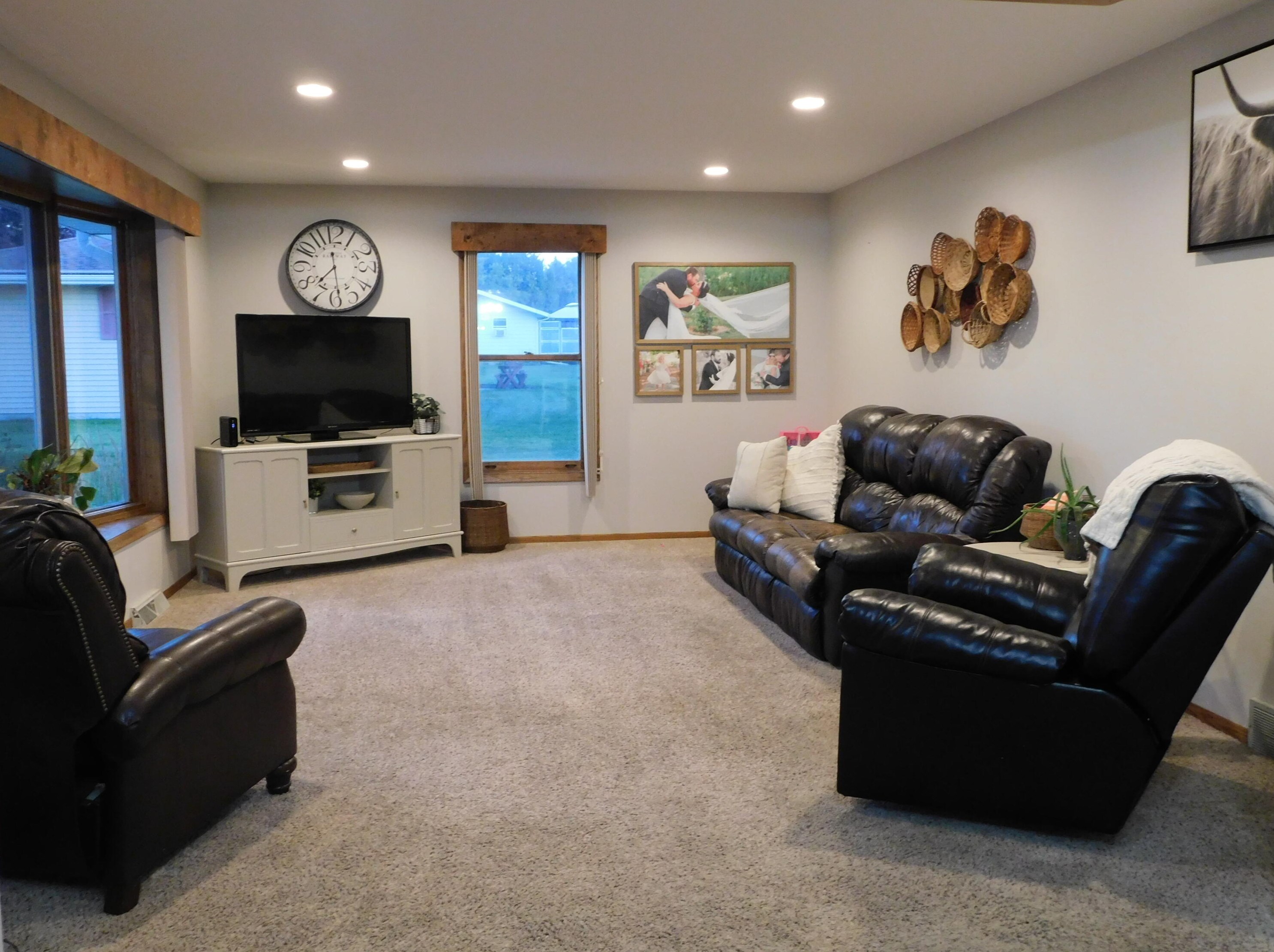 1612 Appletree Rd, Sheboygan, WI 53083-1540