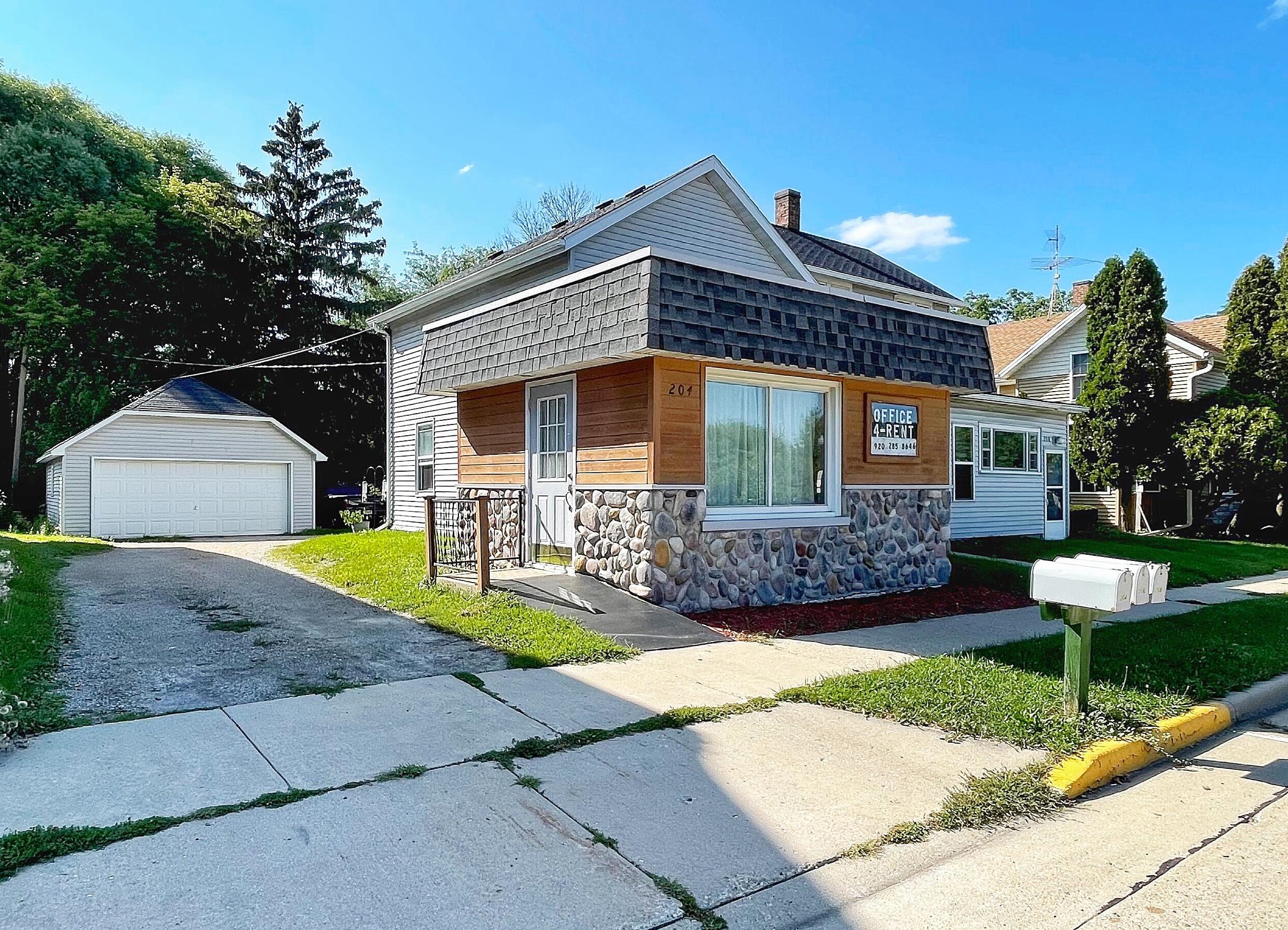 204 Union St, Johnson Creek, WI 53038-9489