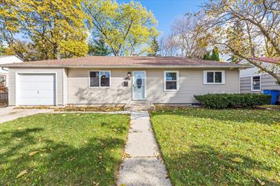 5016 N Lydell Ave - Photo 1