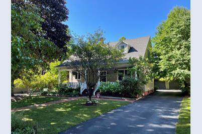 627 E Riverside Dr - Photo 1