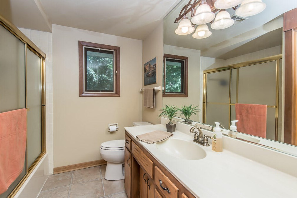 1880 Churchview Dr, Brookfield WI 53005-5133 exterior