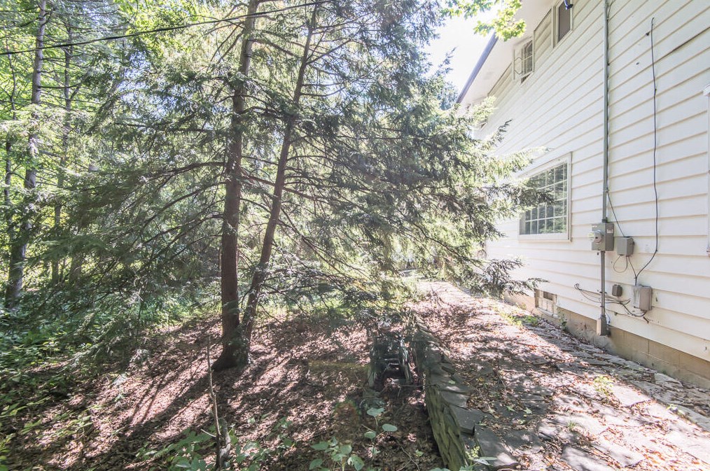 1880 Churchview Dr, Brookfield WI 53005-5133 exterior