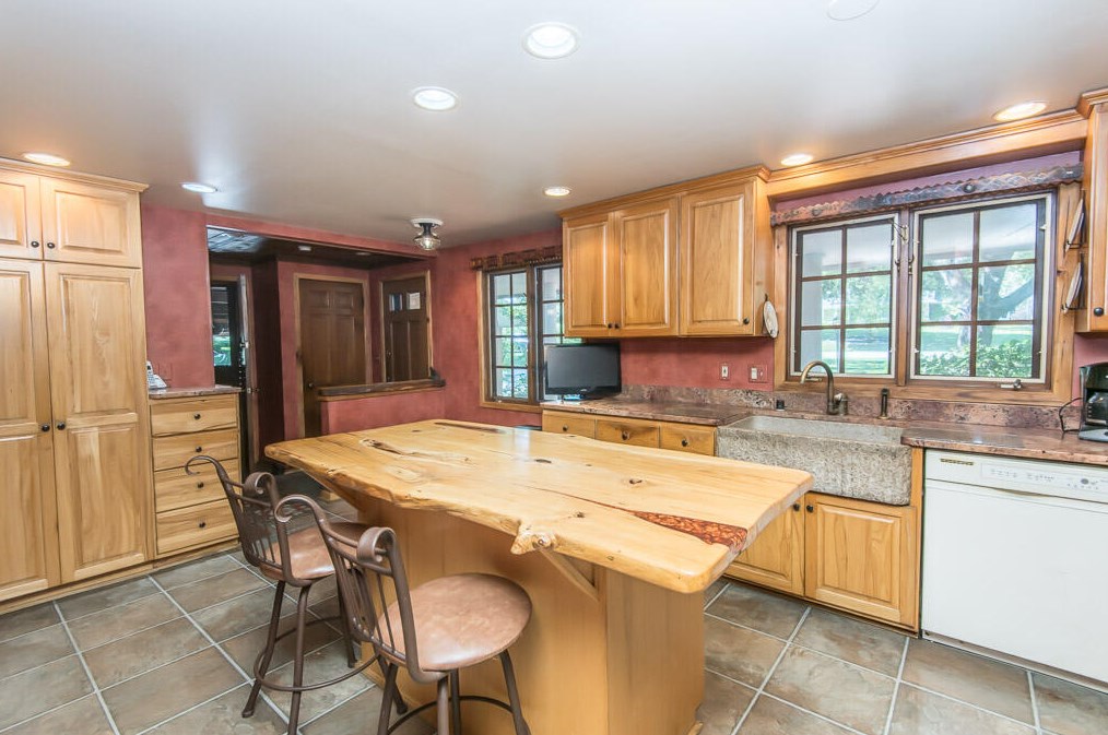 1880 Churchview Dr, Brookfield WI 53005-5133 exterior