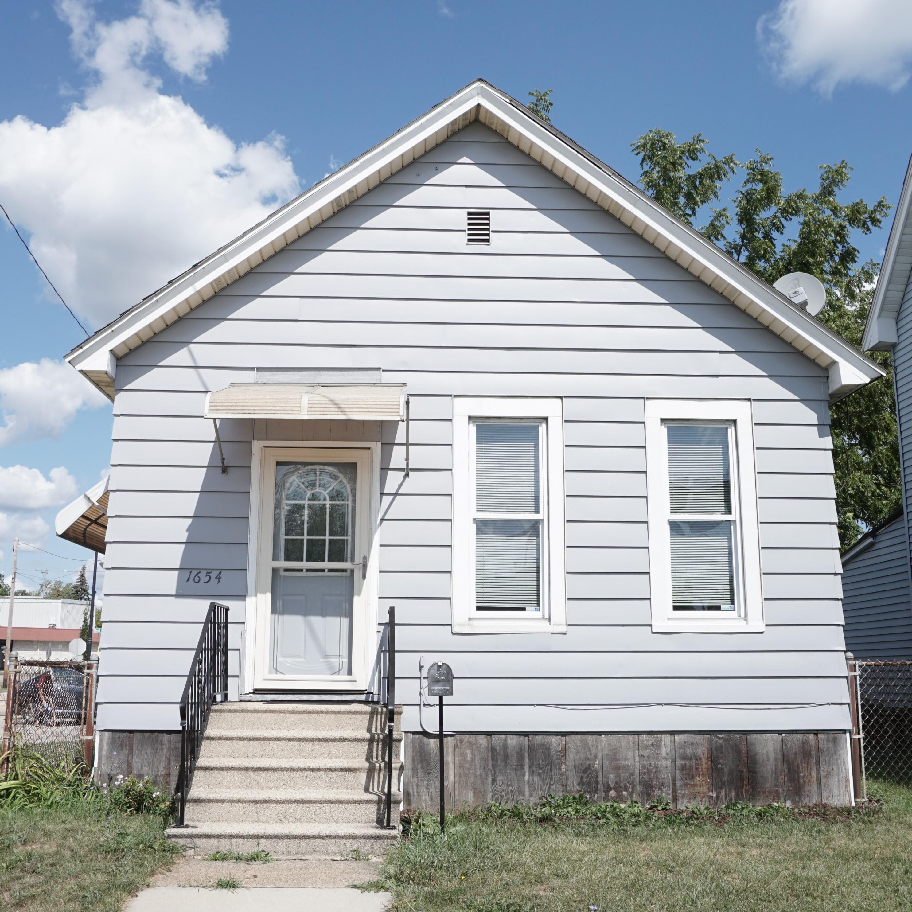 1654 State St, Racine, WI 53404-2946