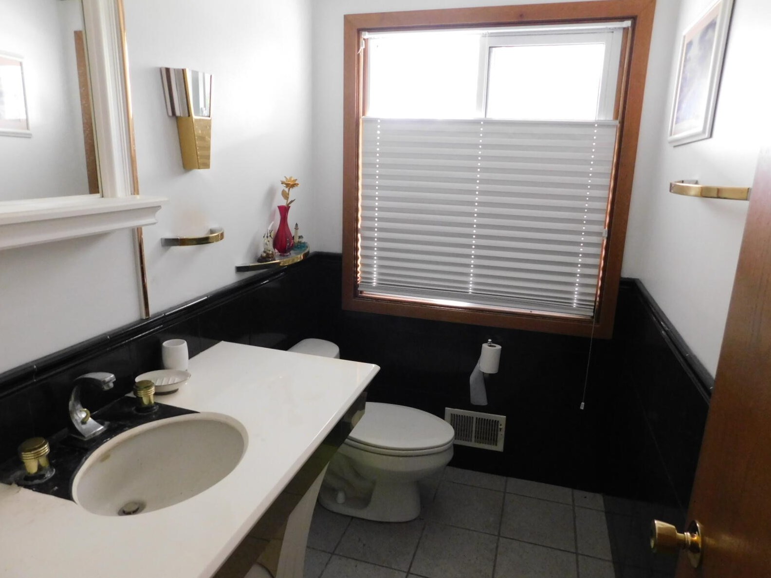 830 Janacek Rd, Brookfield WI 53045-6050 exterior