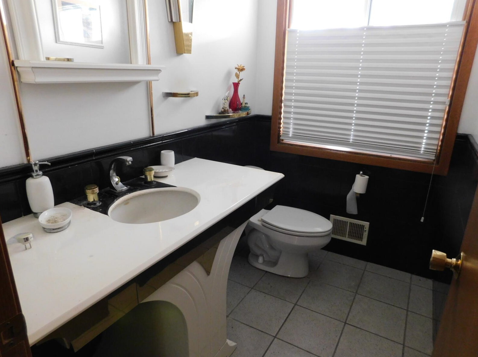 830 Janacek Rd, Brookfield WI 53045-6050 exterior