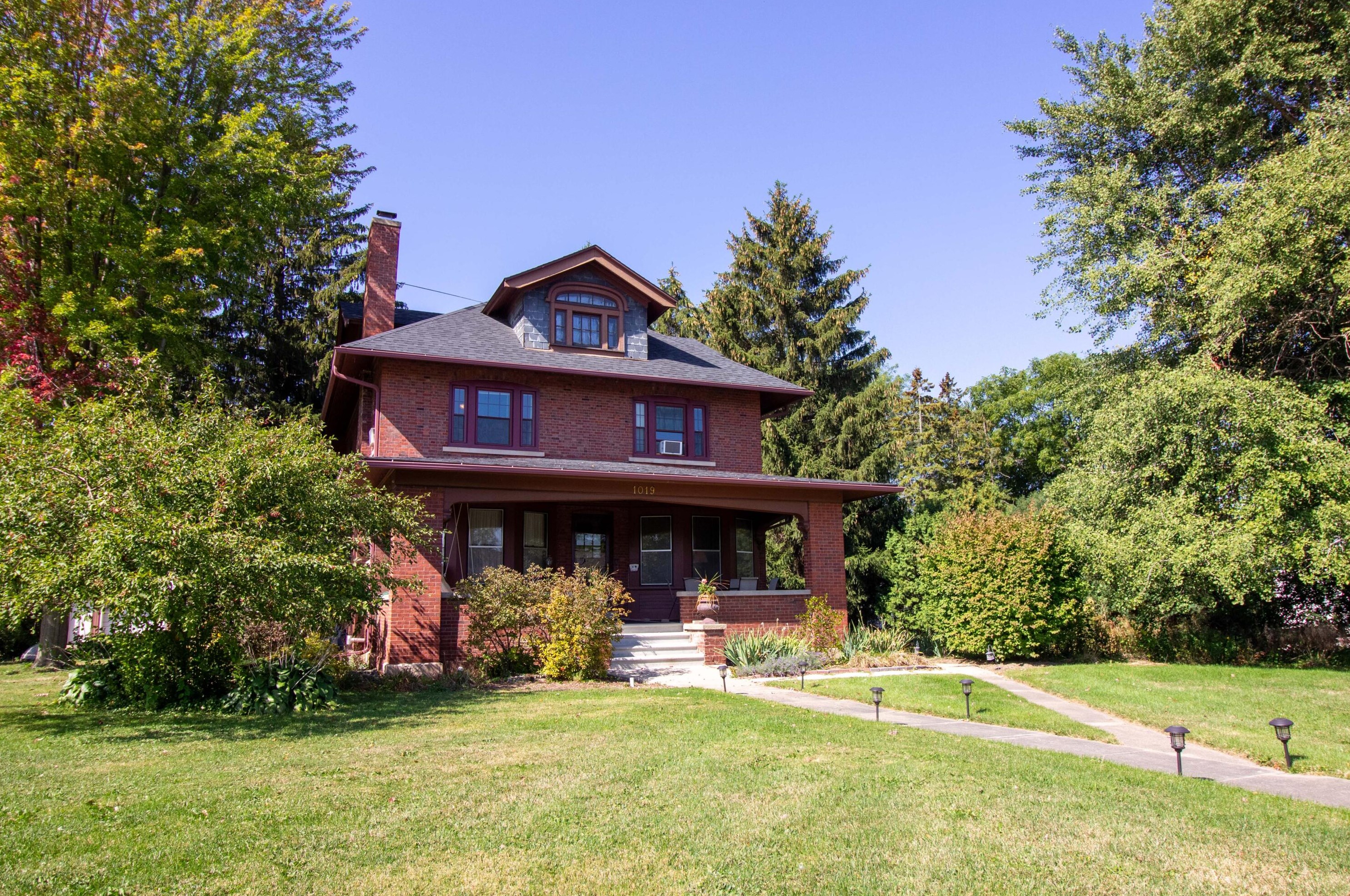 1019 S Main St, Lake Mills, WI 53551