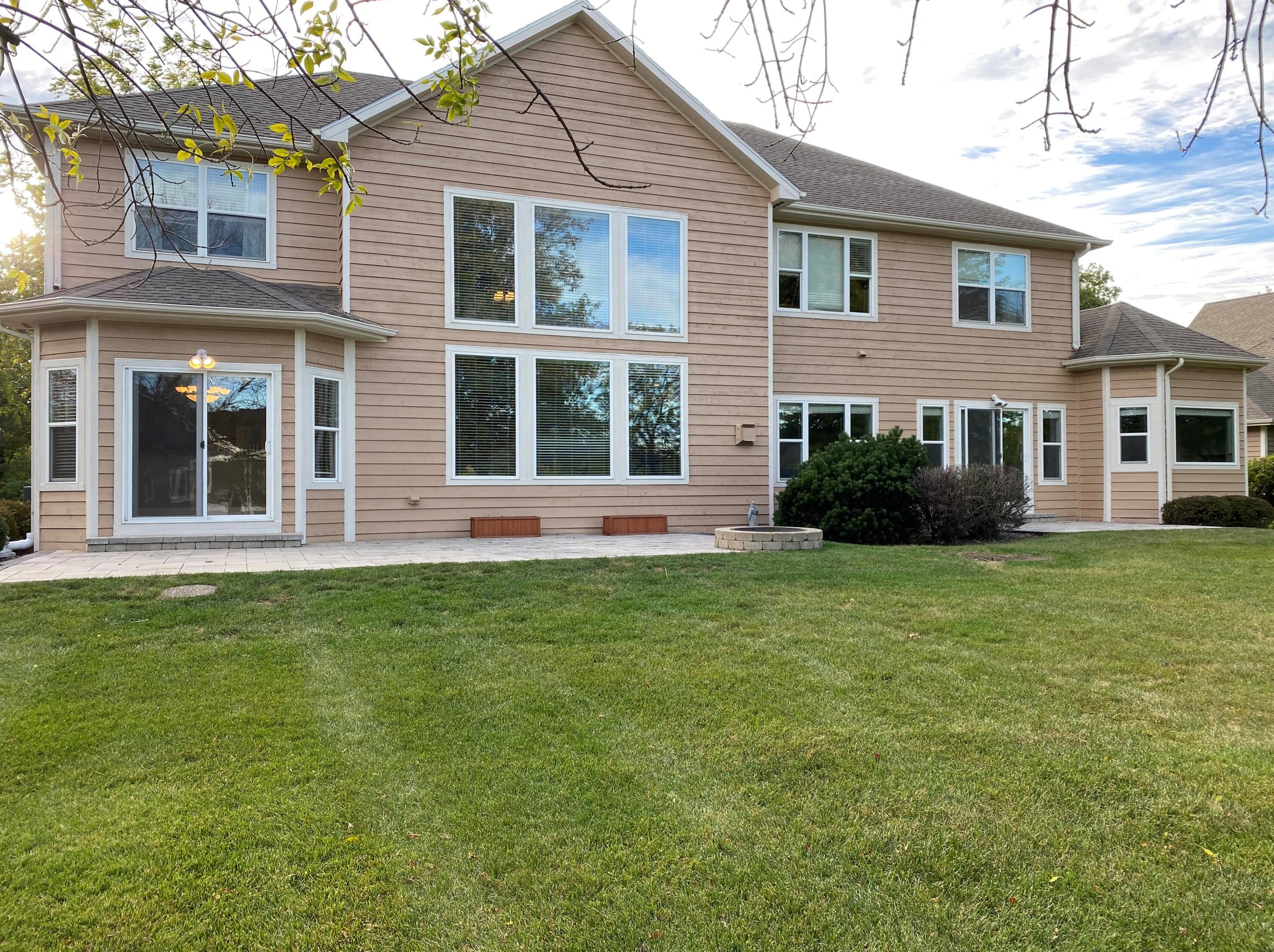 1561 Prestwick Dr, Lake Geneva, WI 53147