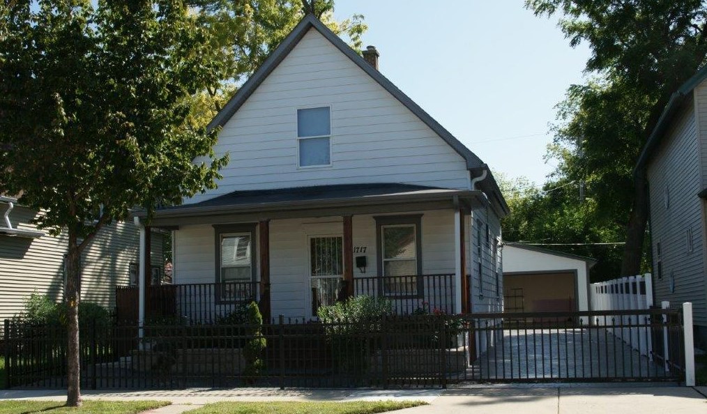 1717 Howe St, Racine, WI 53403-2609