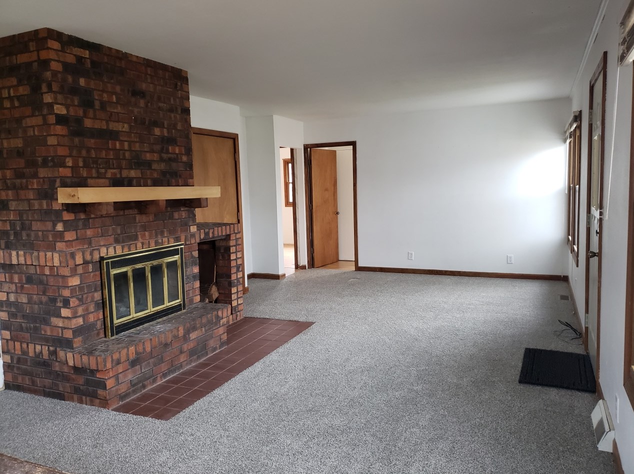 2425 Bate St, Racine, WI 53403-3007