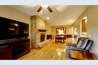 130 Eagle Pointe Dr #B - Photo 1