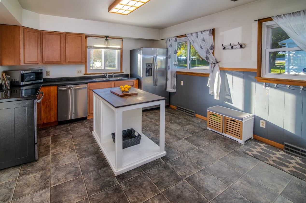 18 Wilson Ave, Fort Atkinson, WI 53538-1555